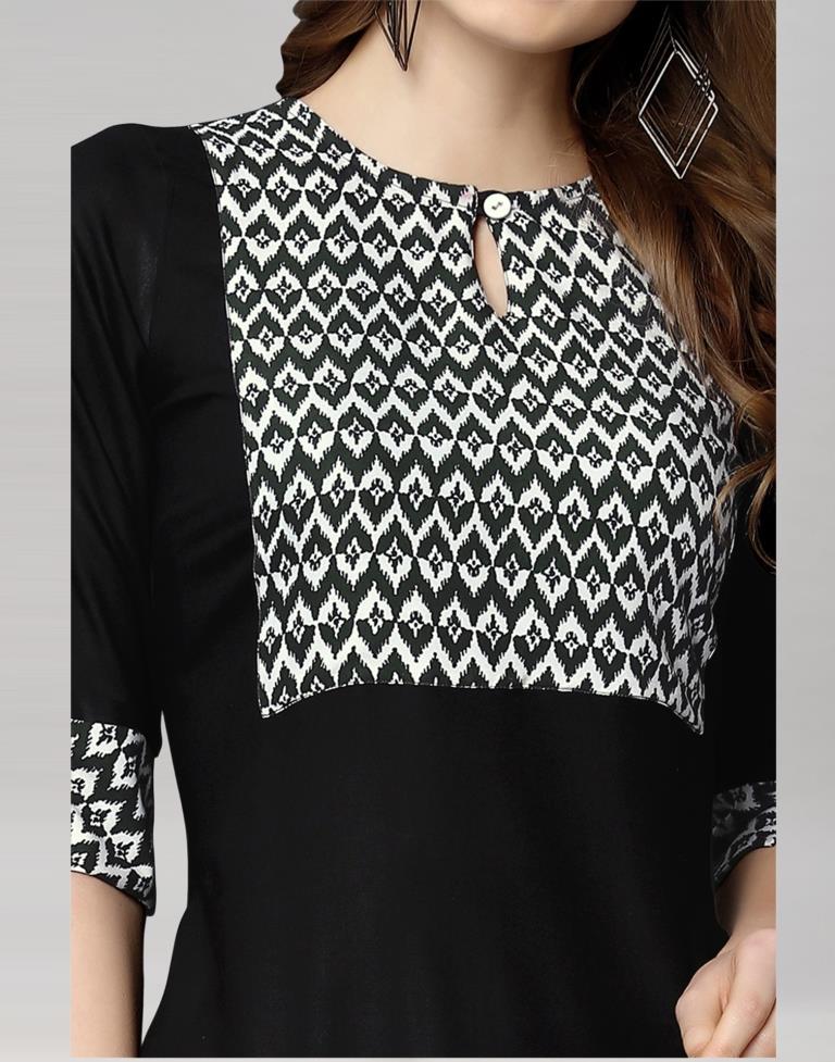 Black Coloured Rayon Printed Kurti With Pant