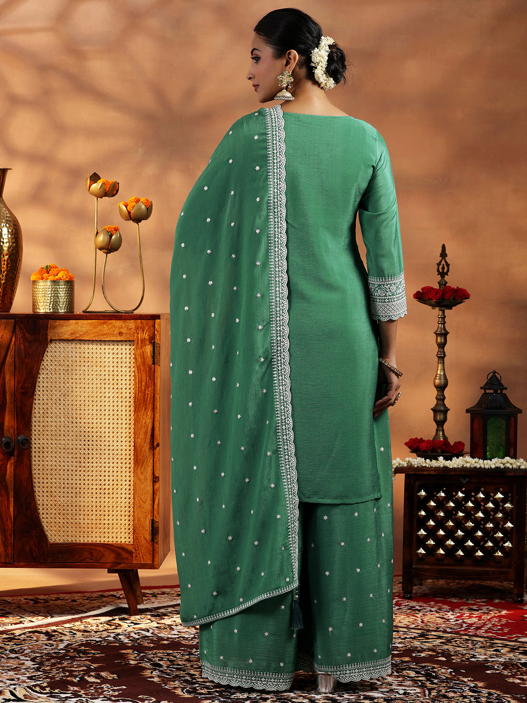 Green Embroidered Silk Blend Straight Suit With Dupatta