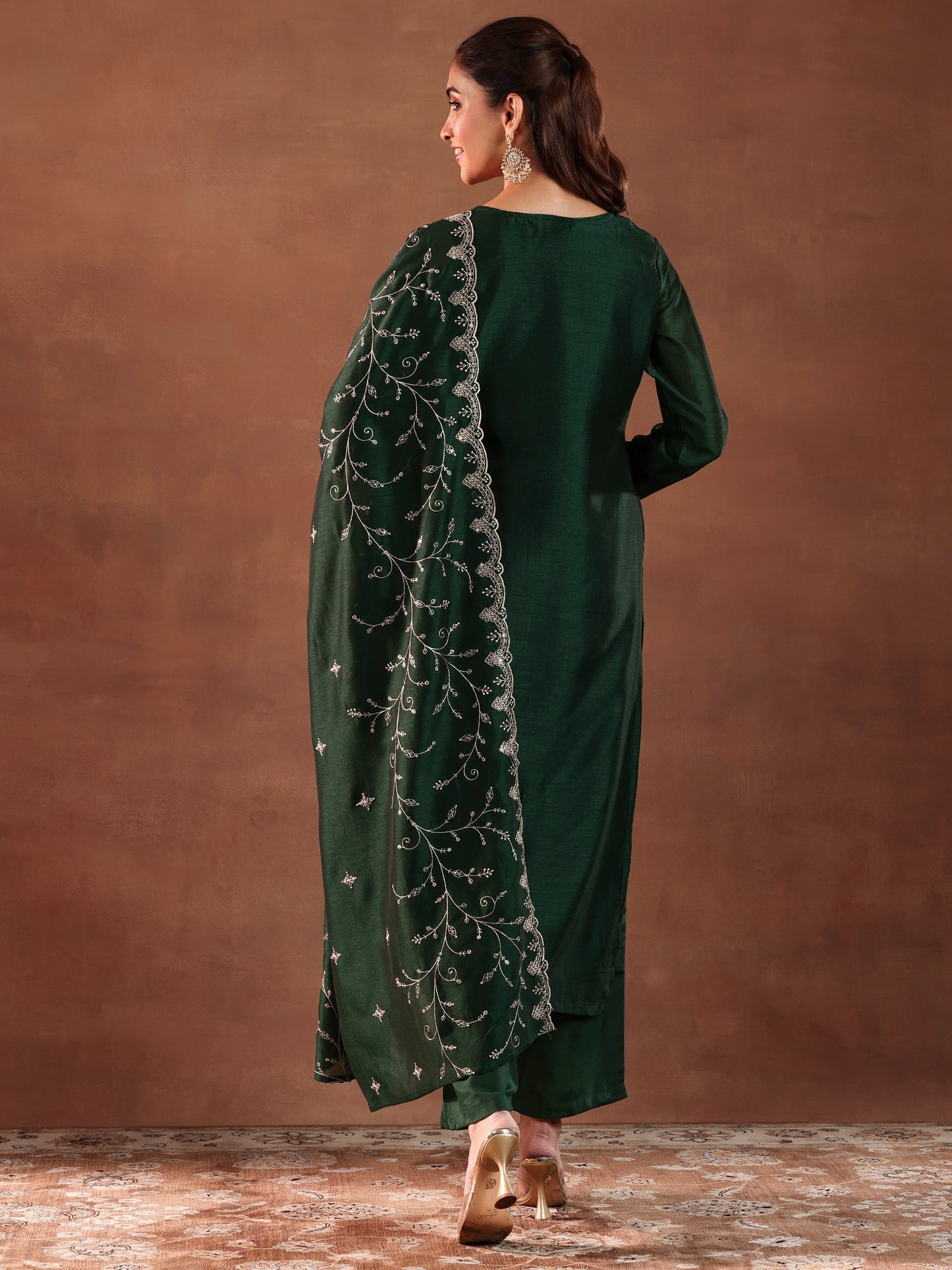 Green Embroidered Silk Blend Straight Suit With Dupatta