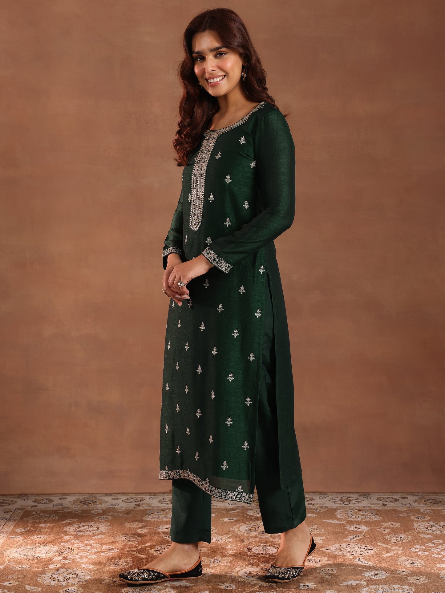 Green Embroidered Silk Blend Straight Suit With Dupatta