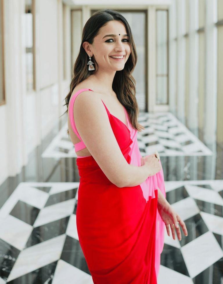 Alia Bhatt's Soft Georgette Red and Pink Saree