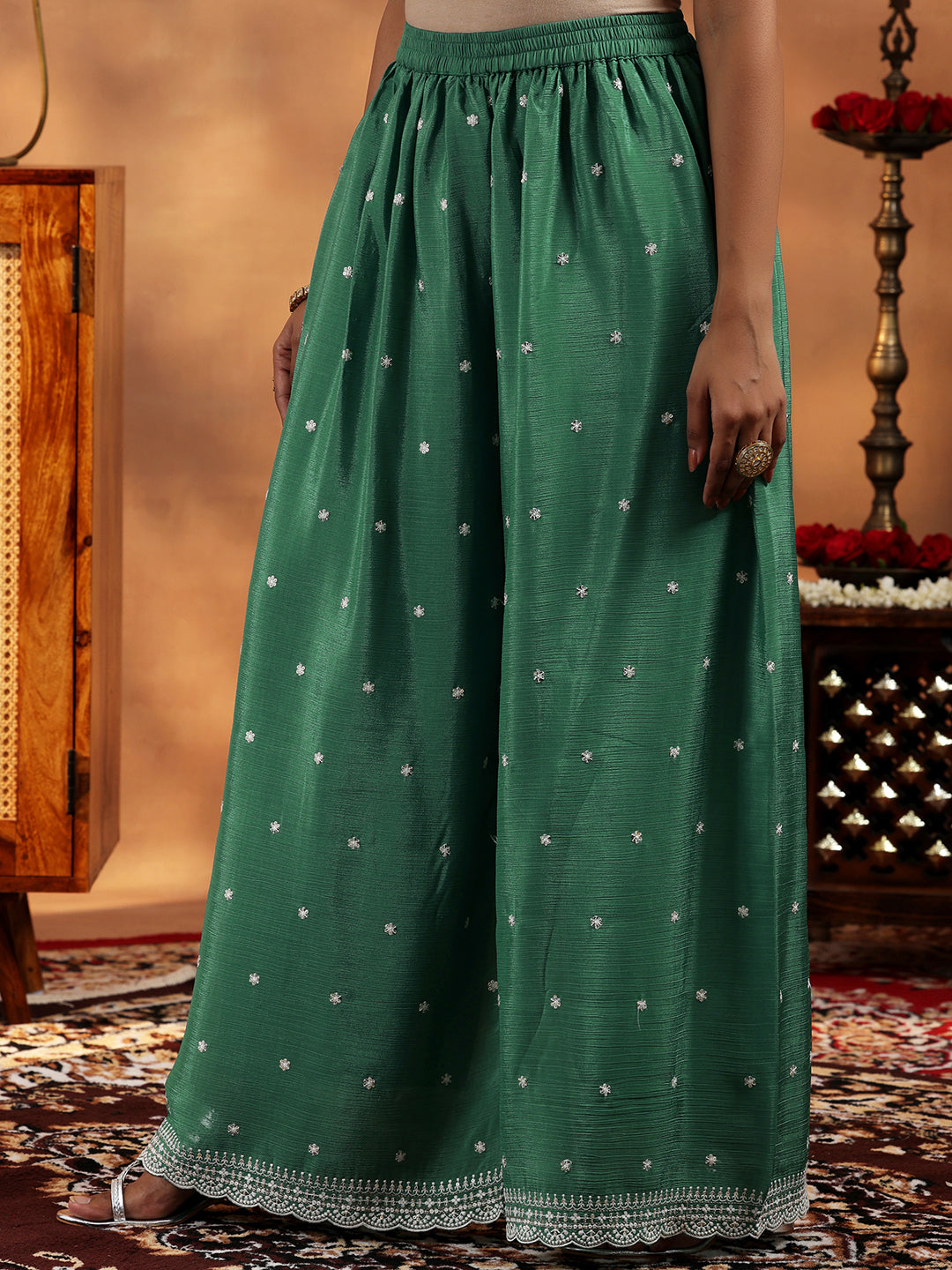 Green Embroidered Silk Blend Straight Suit With Dupatta