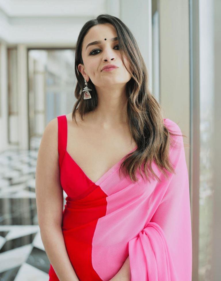 Alia Bhatt's Soft Georgette Red and Pink Saree