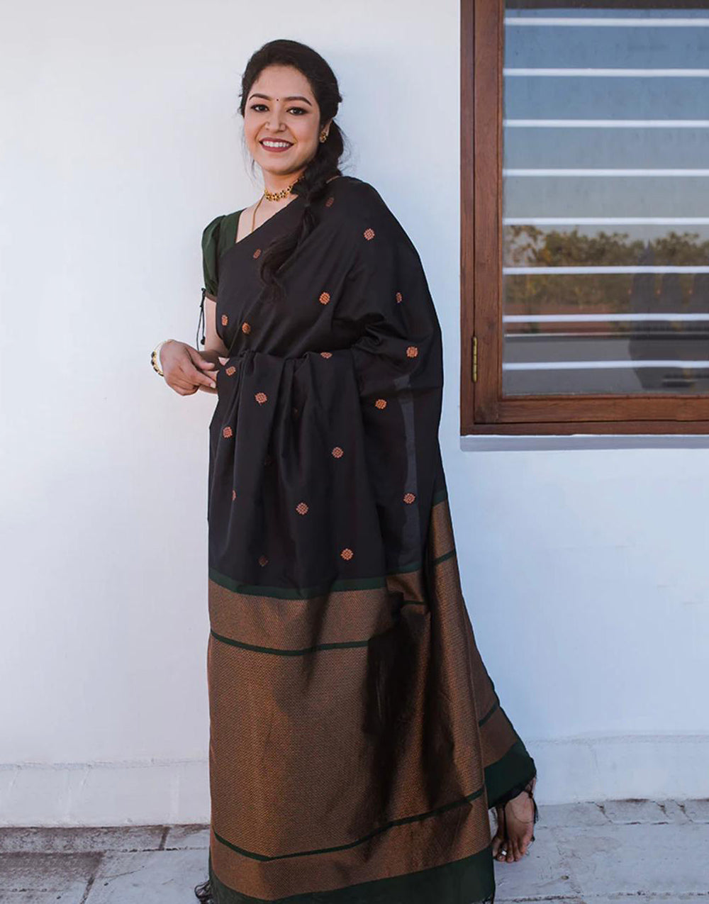 Black Banarasi Silk Saree With Zari Weaving Work