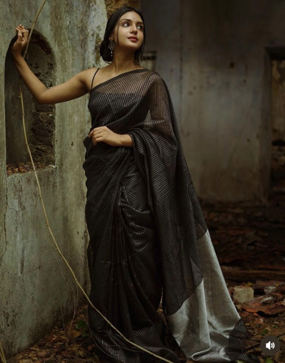 Black Banarasi Soft Silk Saree With Zari Weaving Work