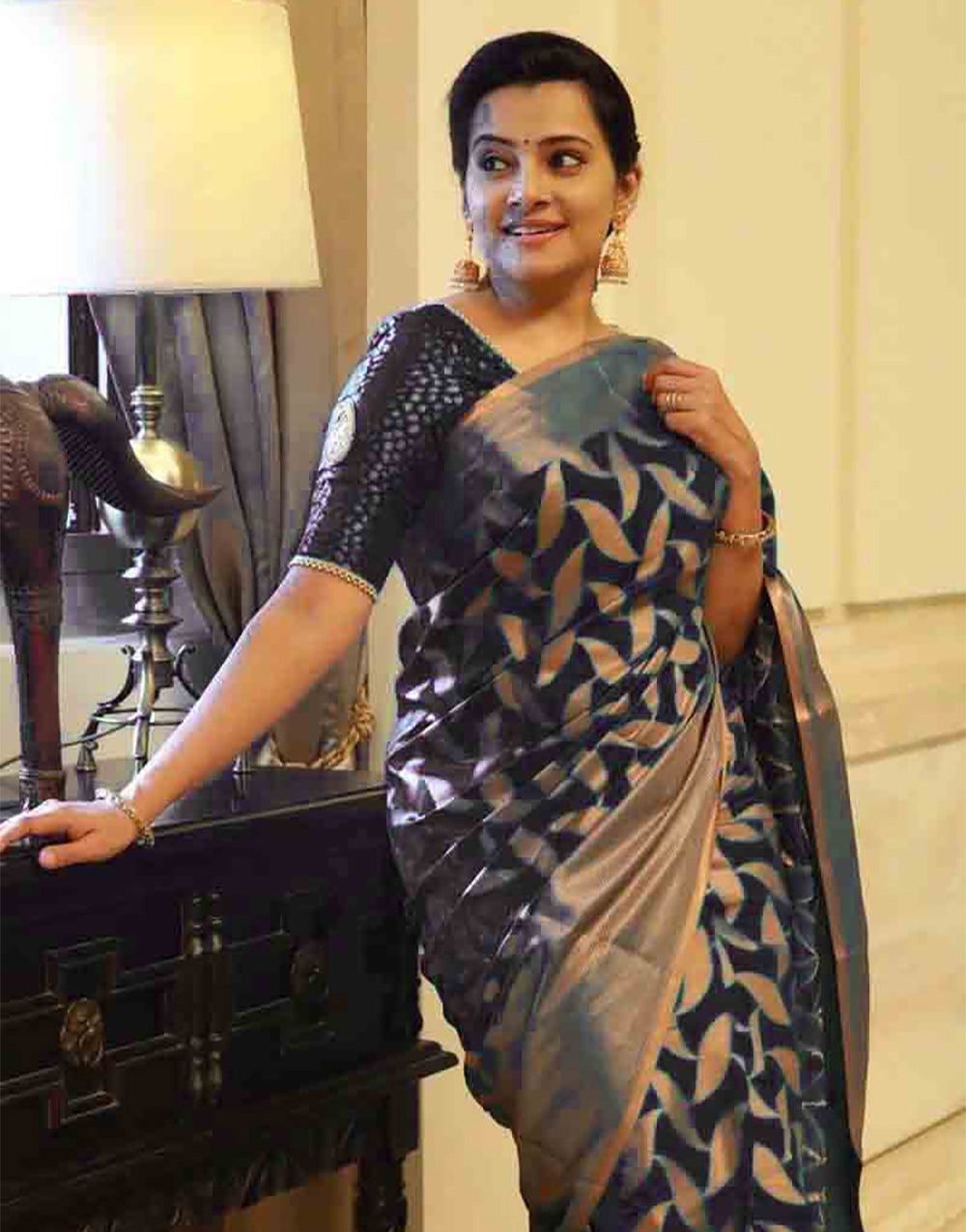 Black Kanjivaram Silk Saree With Weaving Work