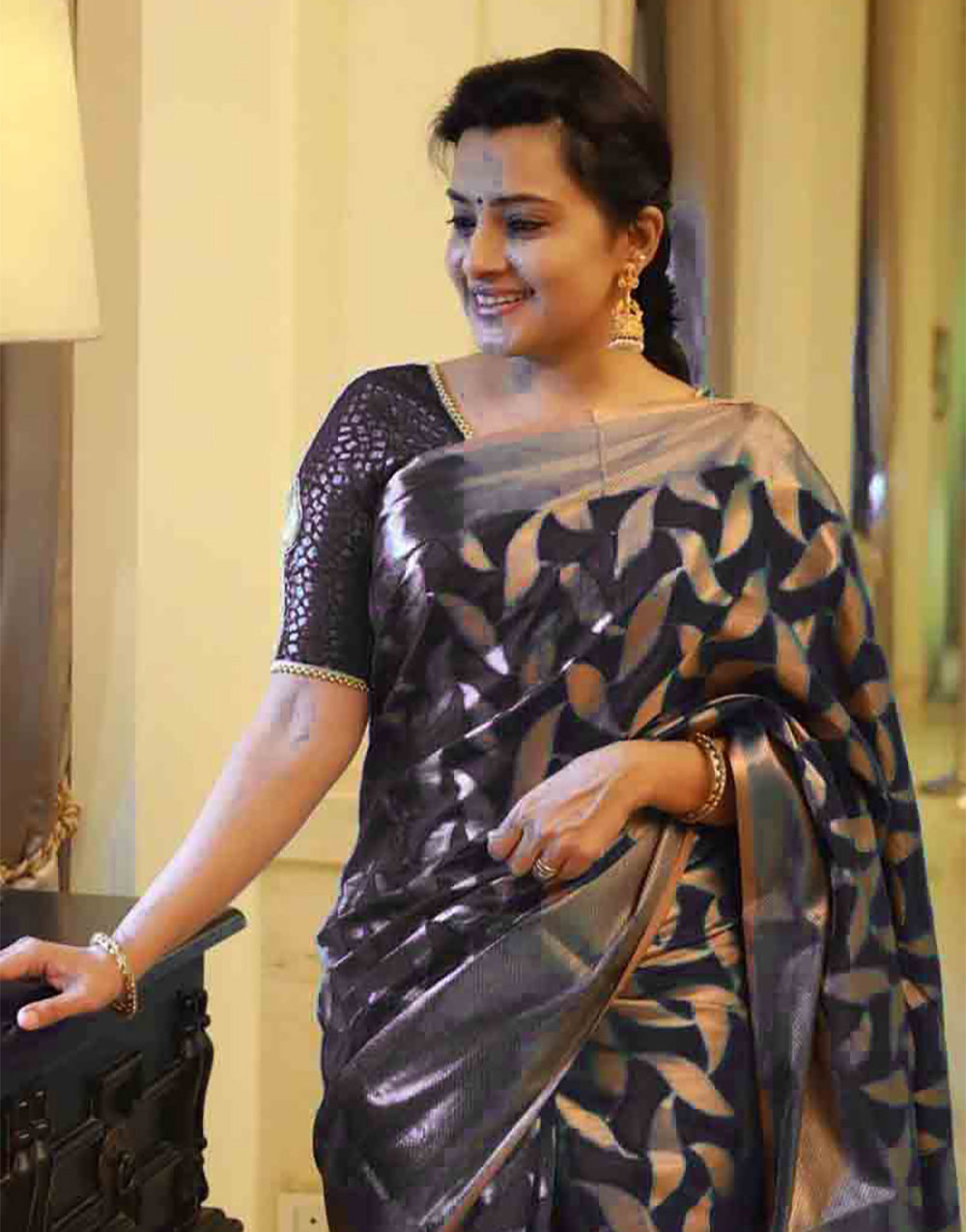 Black Kanjivaram Silk Saree With Weaving Work