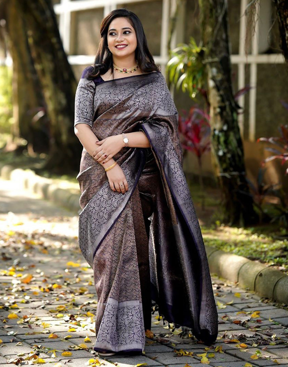 Black Kanjivaram Silk Saree With Weaving Work