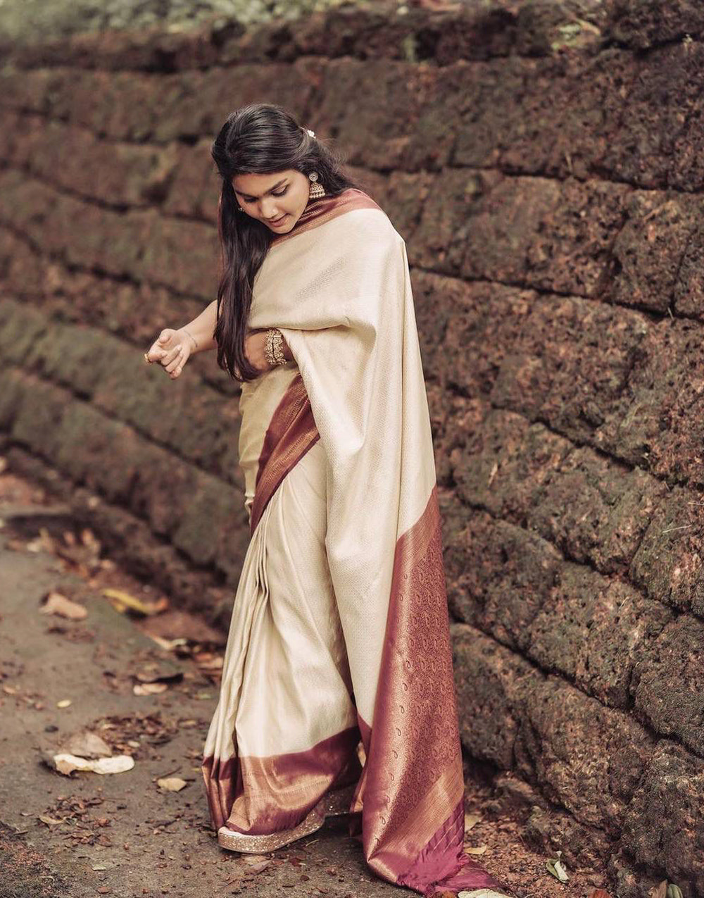 Cream & Maroon Banarasi Silk Saree With Zari Weaving Work