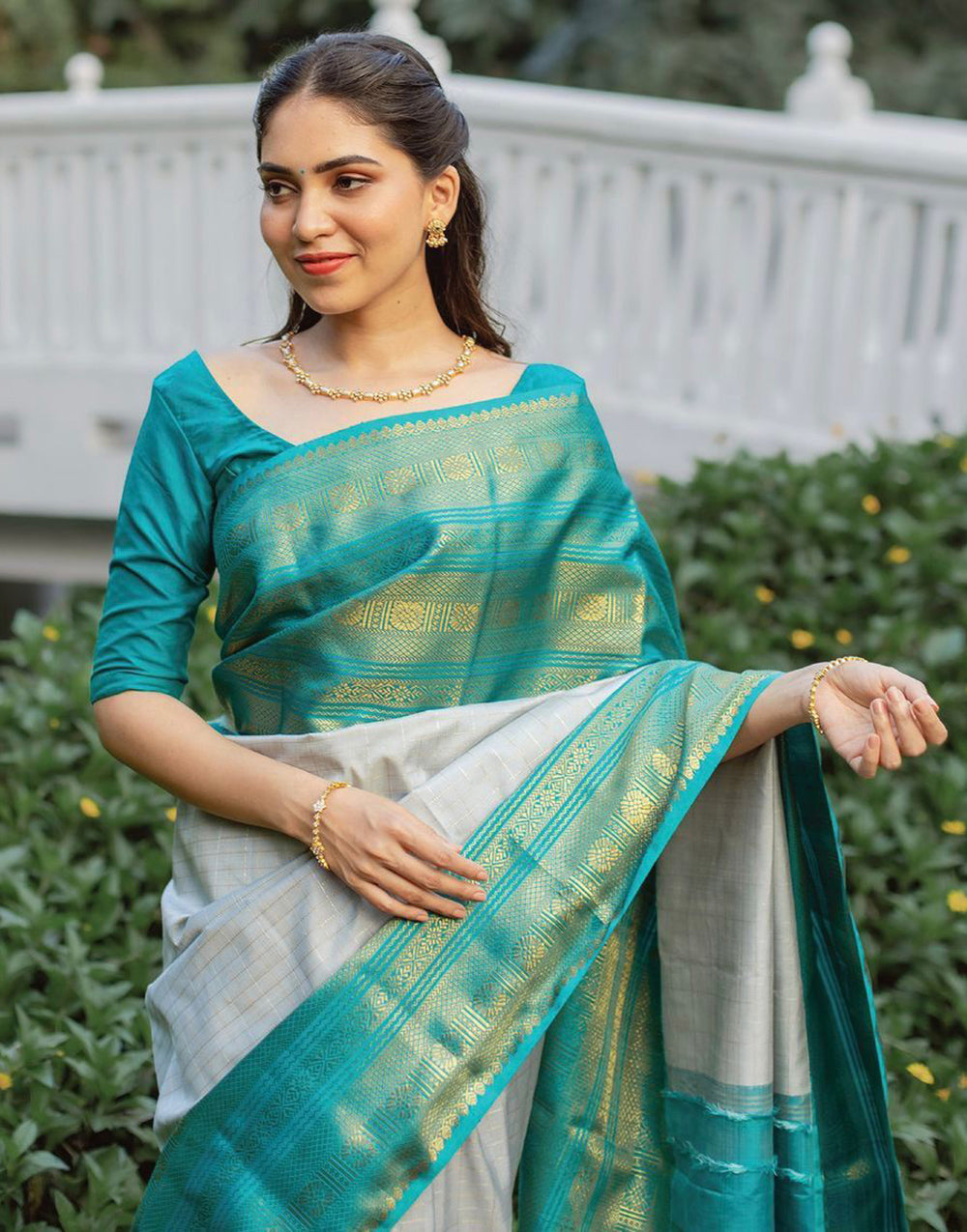 Off White & Firozi Banarasi Silk Saree With Zari Weaving Work