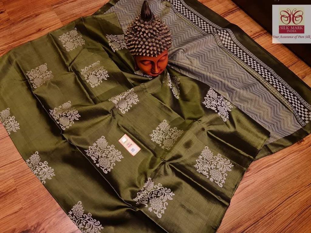 Attractive Green Soft Silk Saree With Extraordinary Blouse Piece