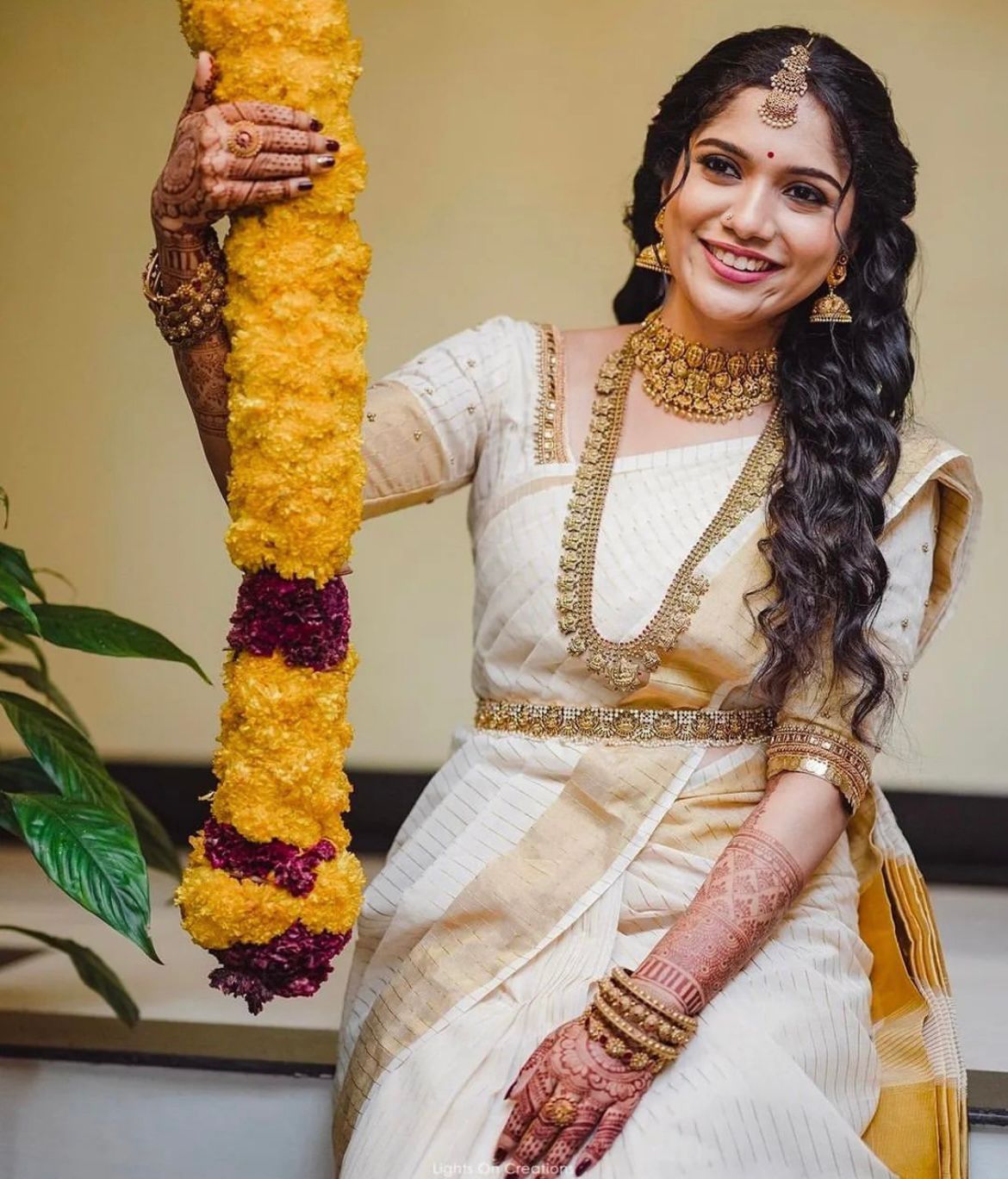 Adorning White Soft Silk Saree With Energetic Blouse Piece