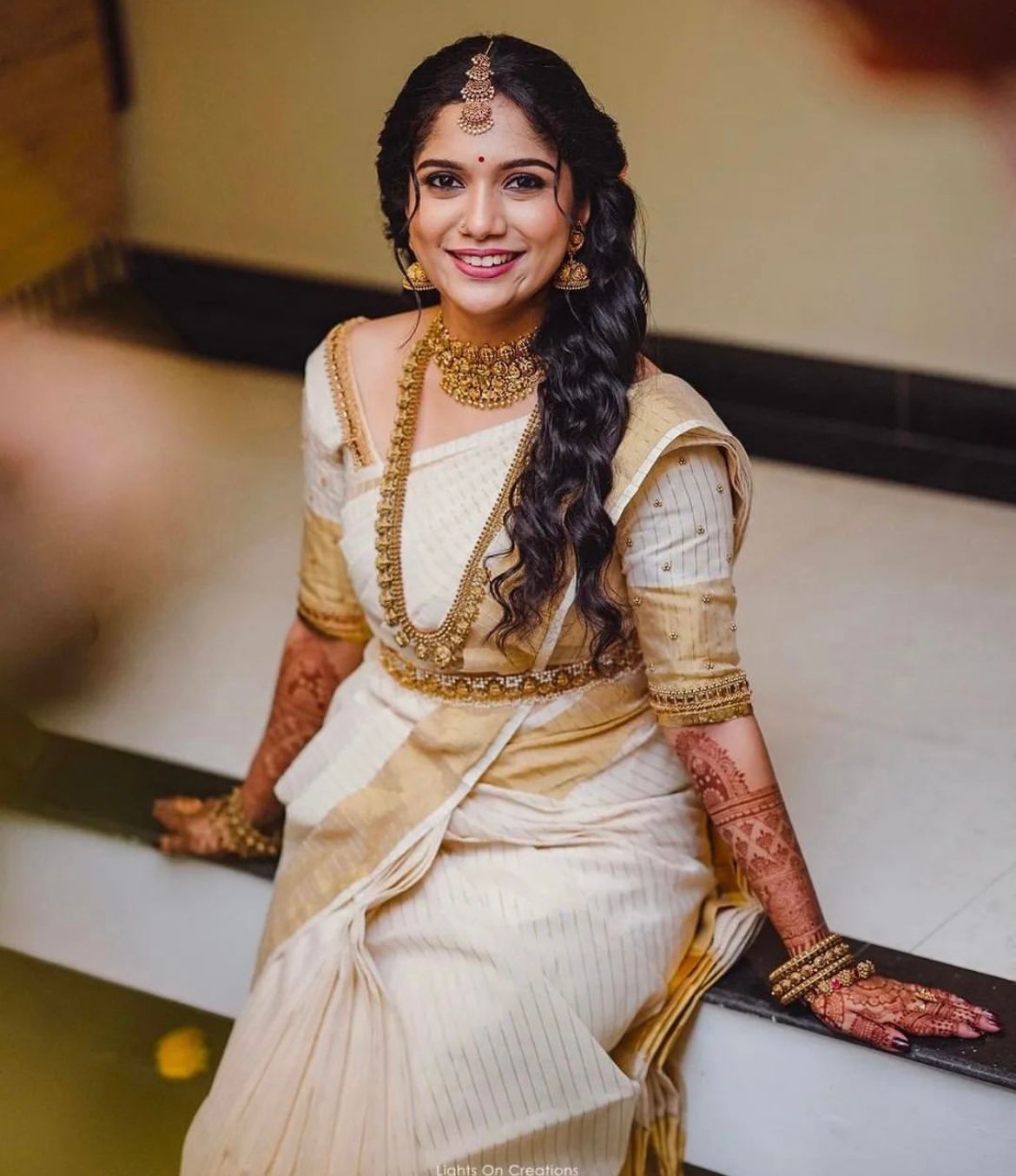 Adorning White Soft Silk Saree With Energetic Blouse Piece