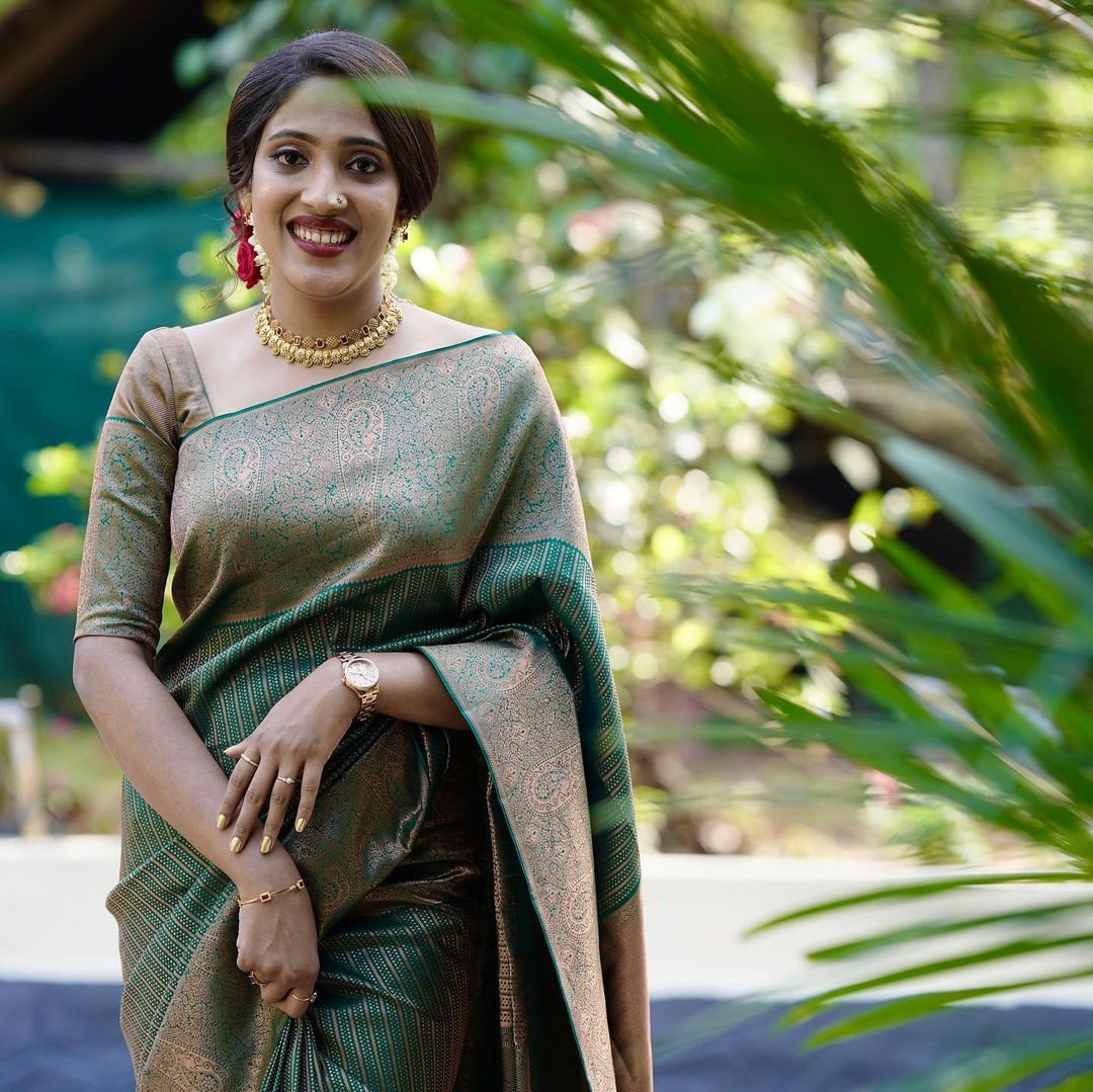 Beautiful Dark Green Soft Silk Saree With Adorable Blouse Piece