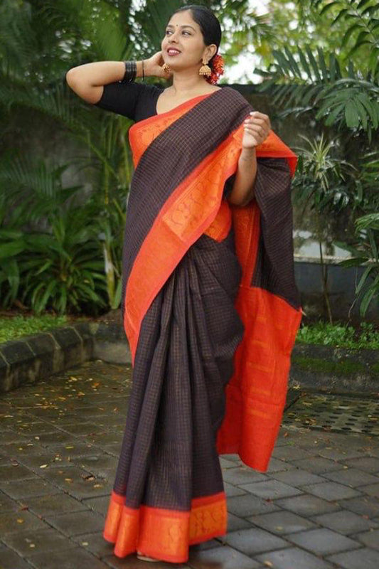 Exquisite Black Soft Silk Saree With Fugacious Blouse Pieced