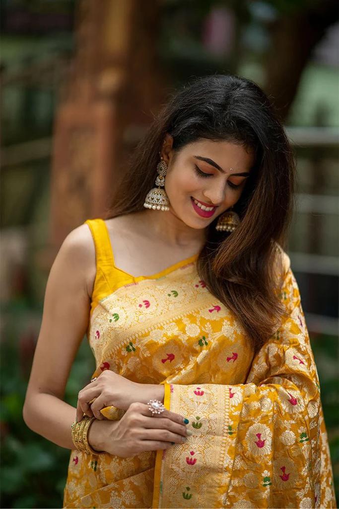 Eye-Catching Yellow Soft Silk Saree With Engrossing Blouse Piece