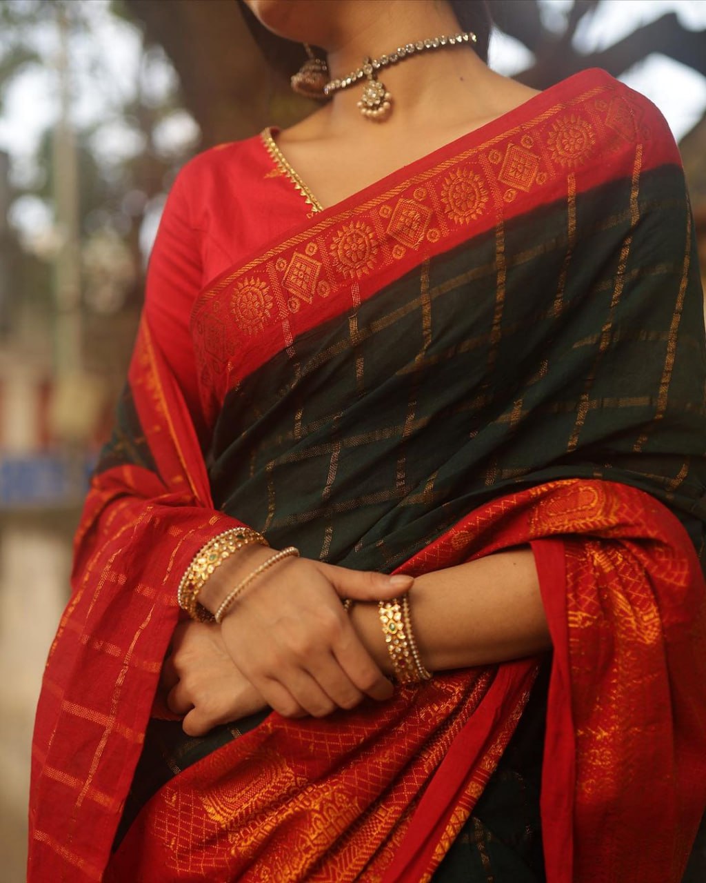 Beguiling Dark Green Soft Silk Saree With Bucolic Blouse Piece