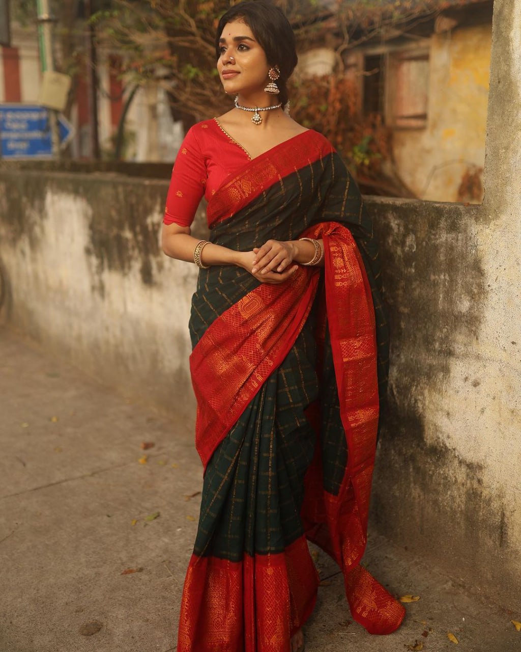 Beguiling Dark Green Soft Silk Saree With Bucolic Blouse Piece