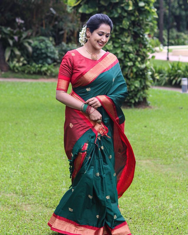 Deserving Rama Soft Banarasi Silk Saree With Sizzling Blouse Piece