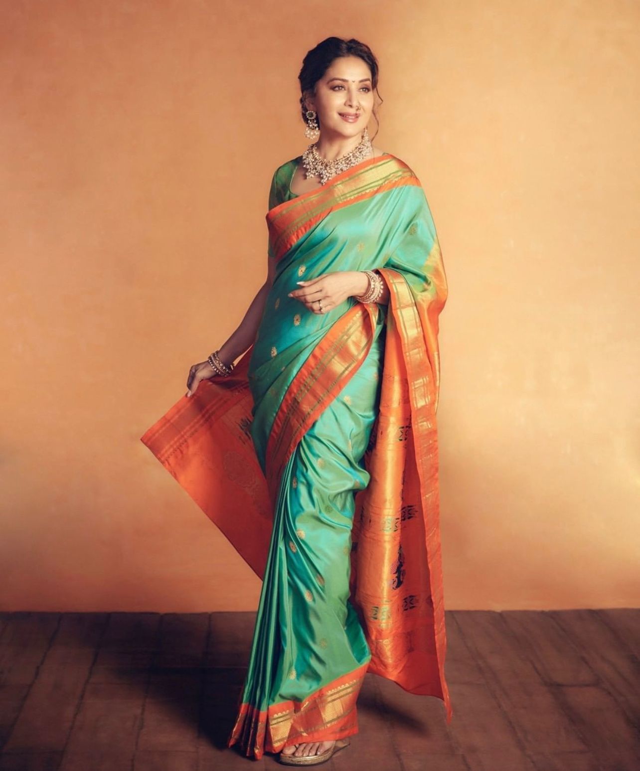 Exuberant Firozi Soft Silk Saree With Surreptitious Blouse Piece