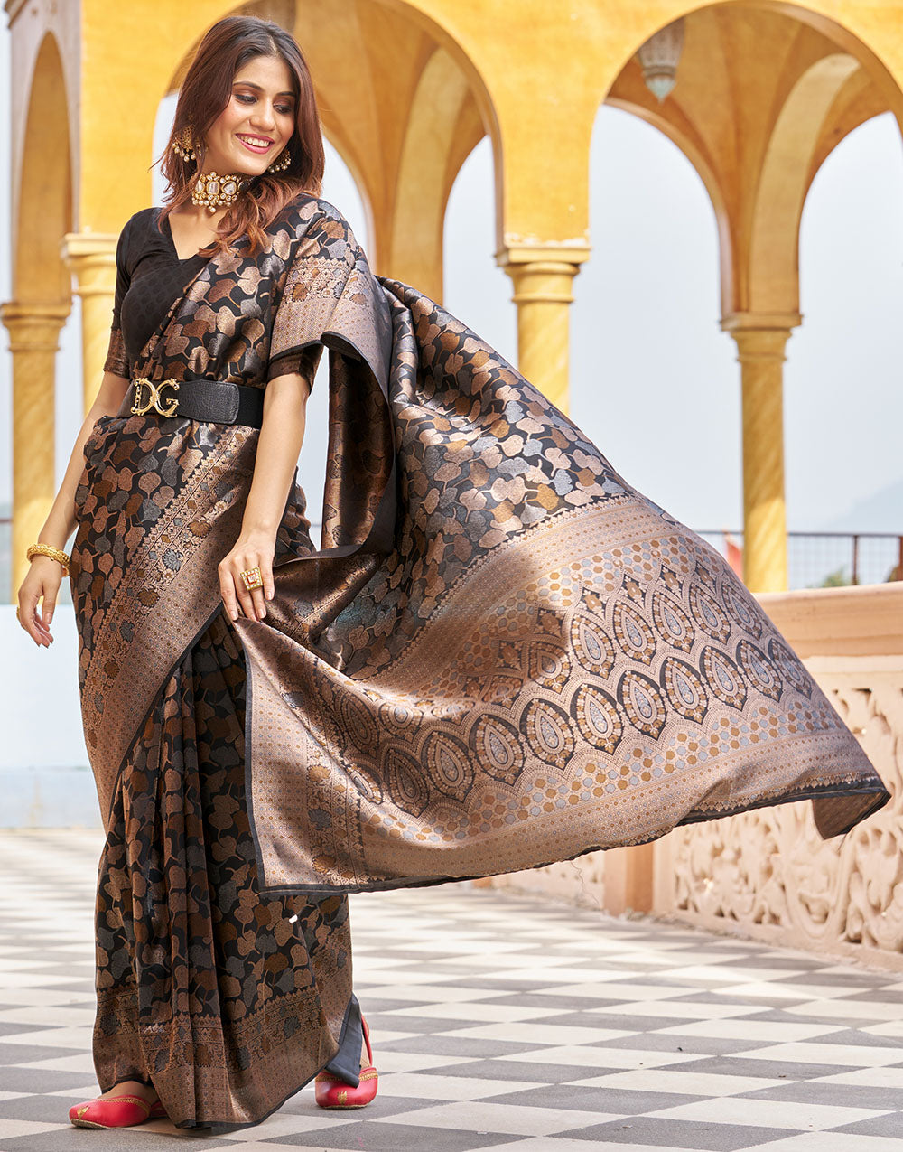 Black Kanjivaram Silk Saree With Weaving Work