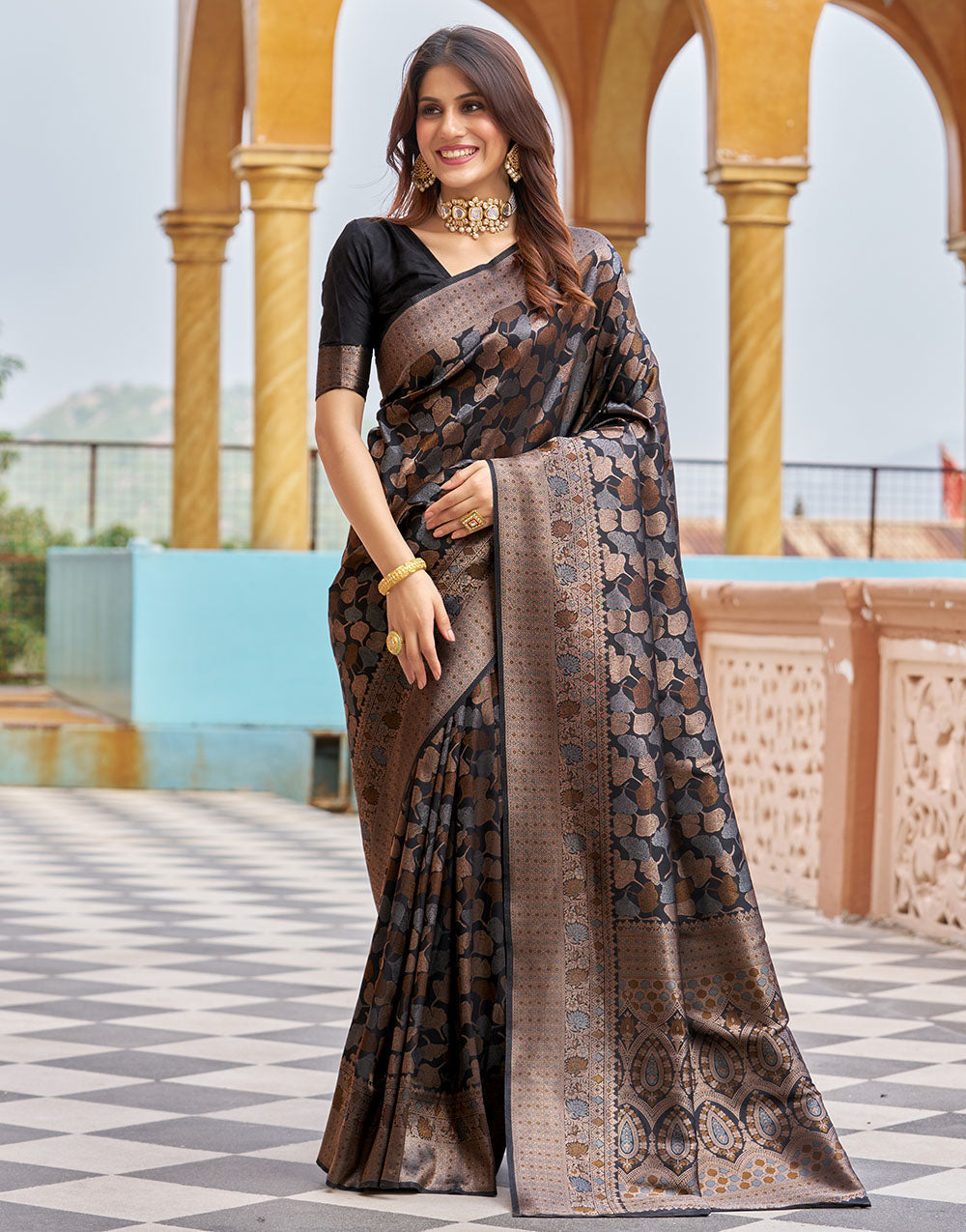 Black Kanjivaram Silk Saree With Weaving Work