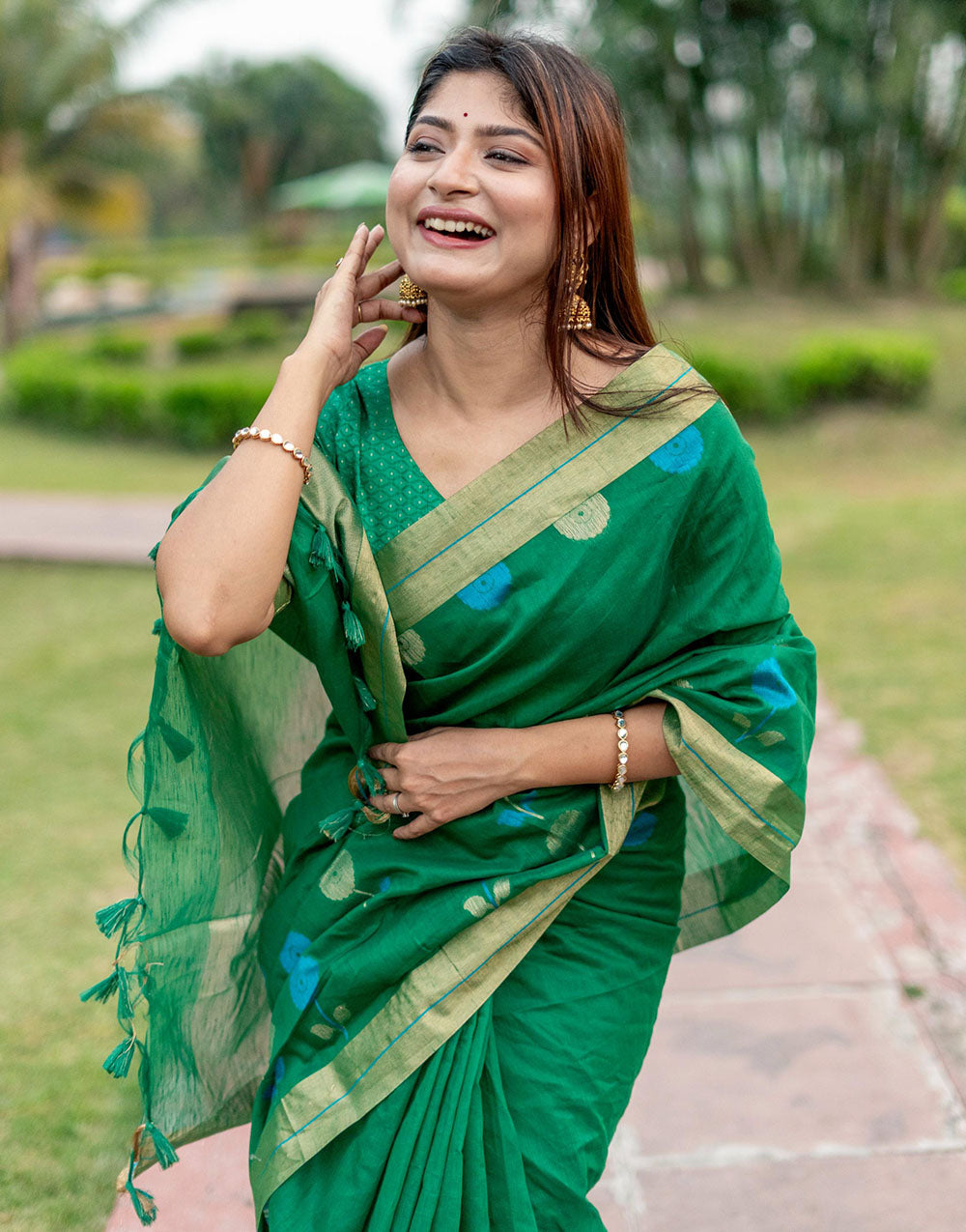 Green Linen Silk Saree With Zari Weaving Work