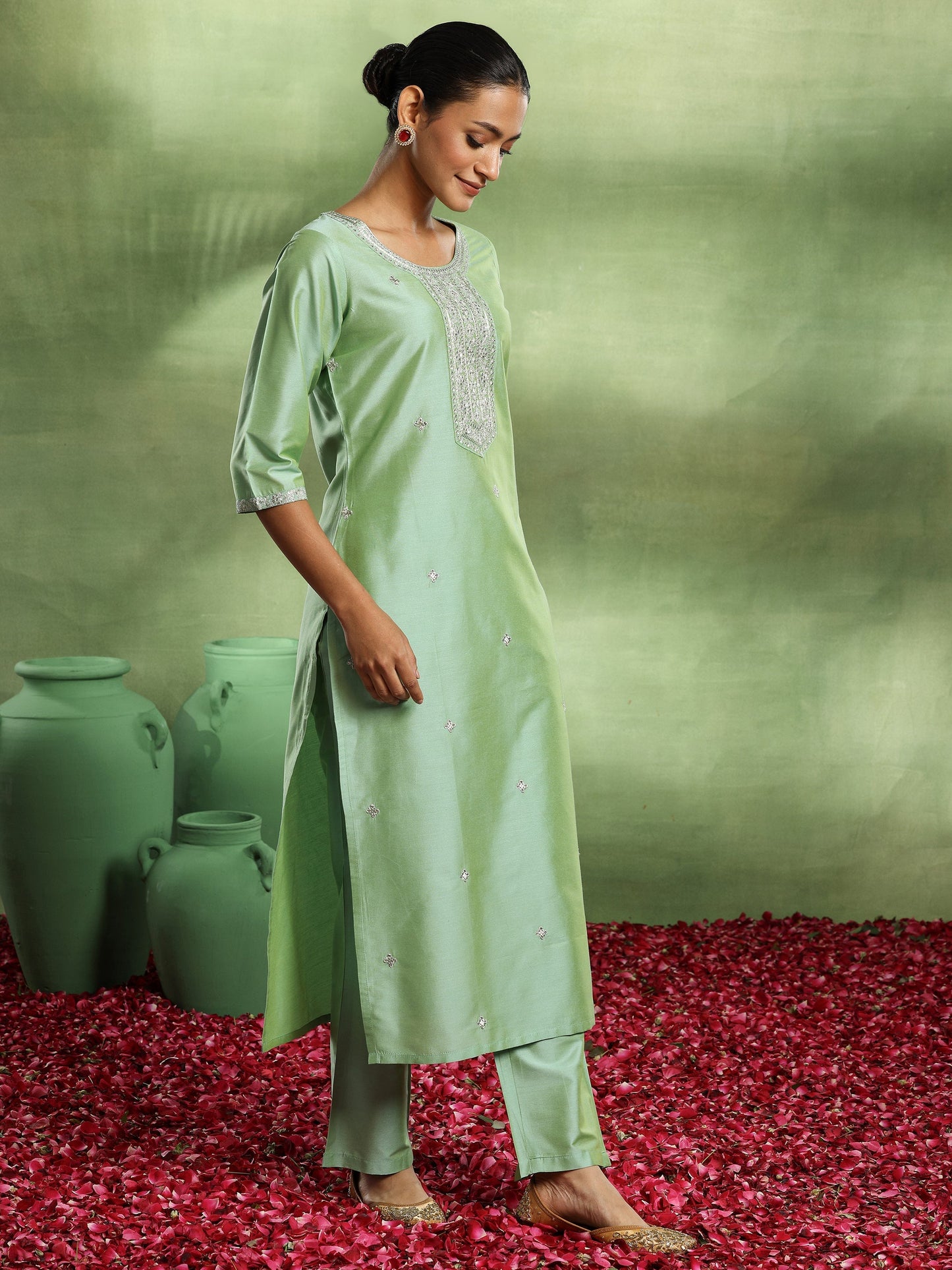 Green Embroidered Silk Blend Straight Suit With Dupatta