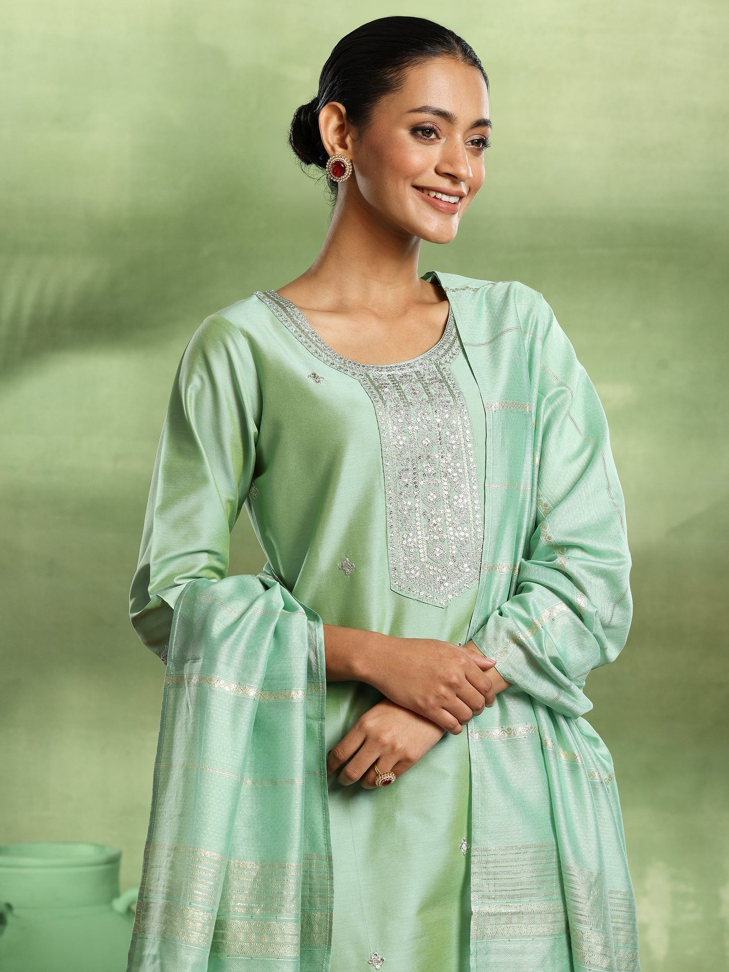 Green Embroidered Silk Blend Straight Suit With Dupatta