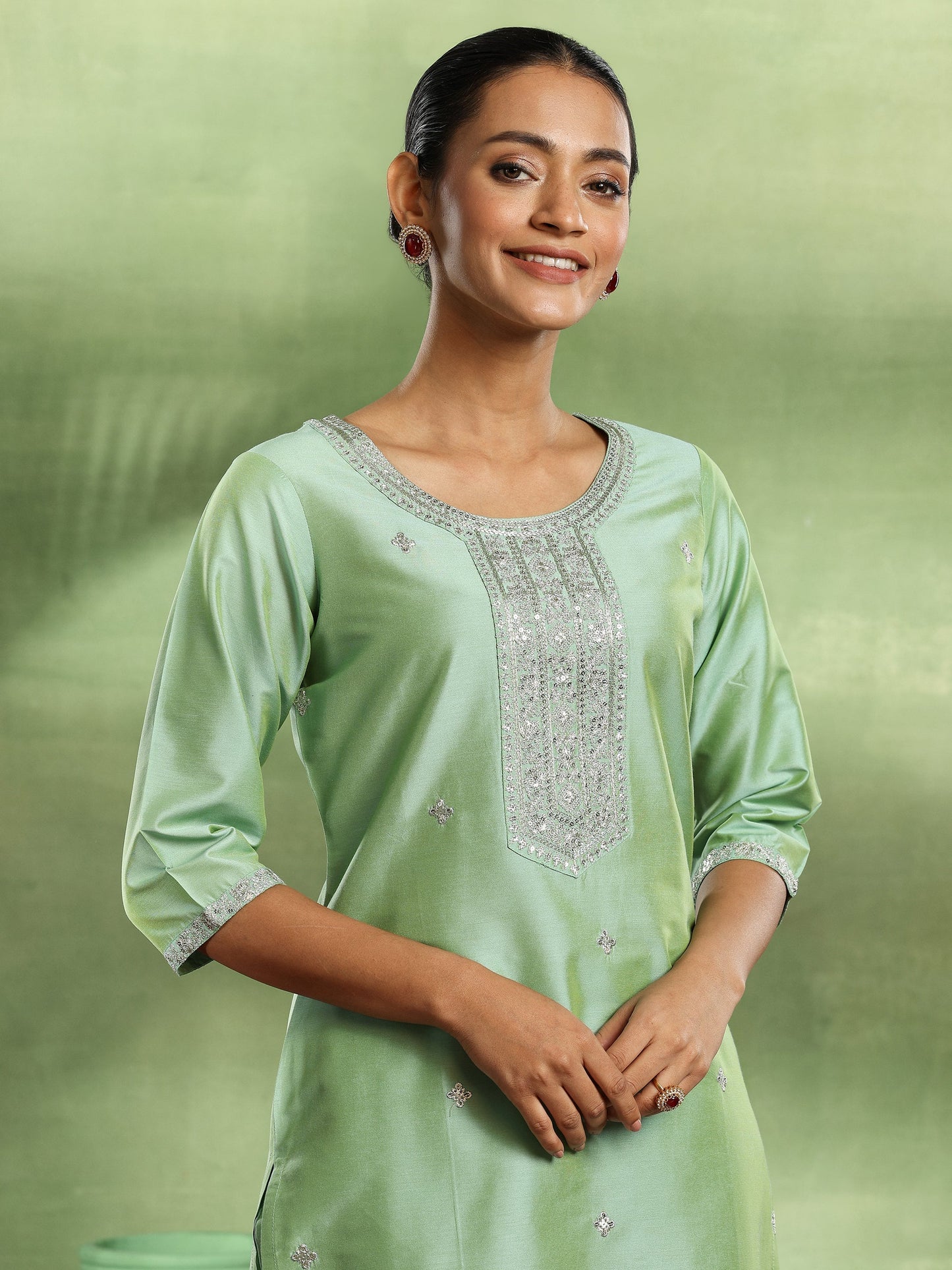 Green Embroidered Silk Blend Straight Suit With Dupatta