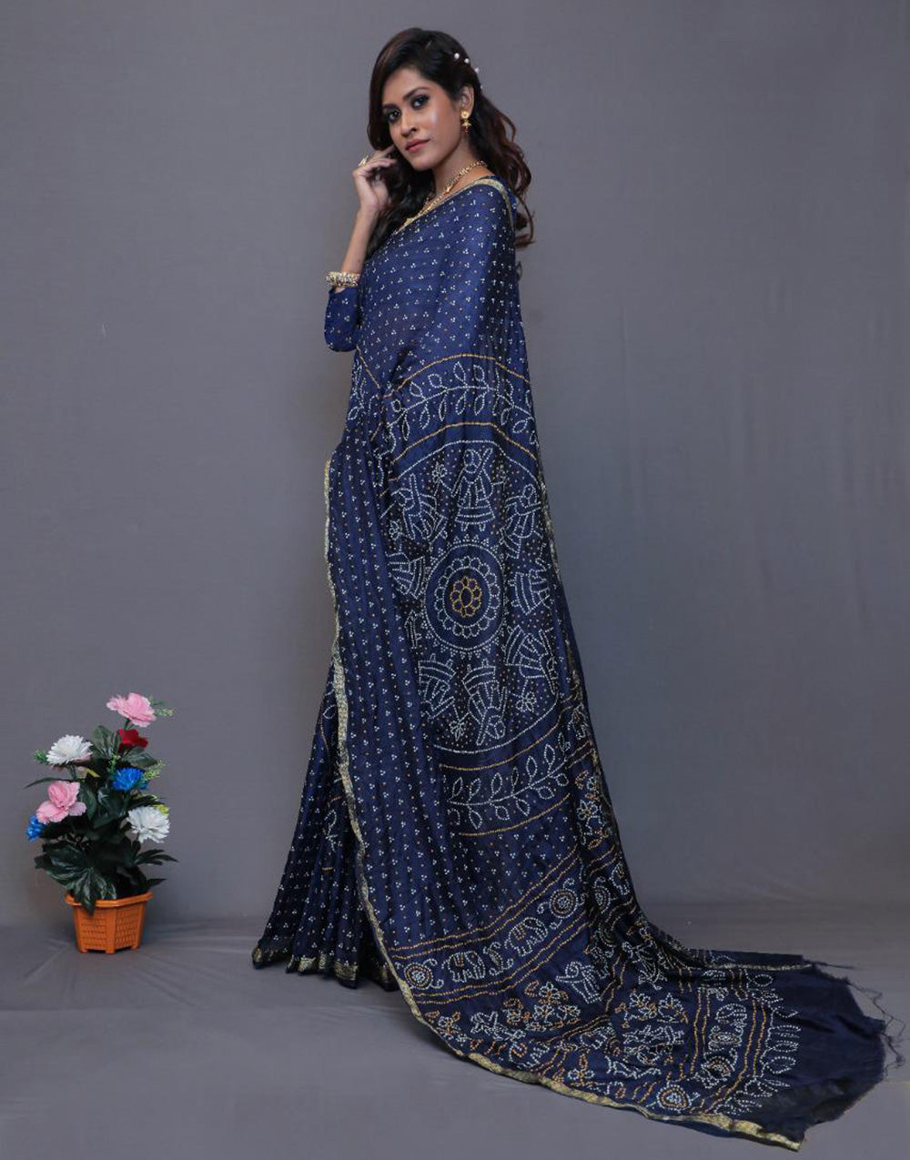 Navy Blue Taffeta Silk Hand Print Bandhani Saree