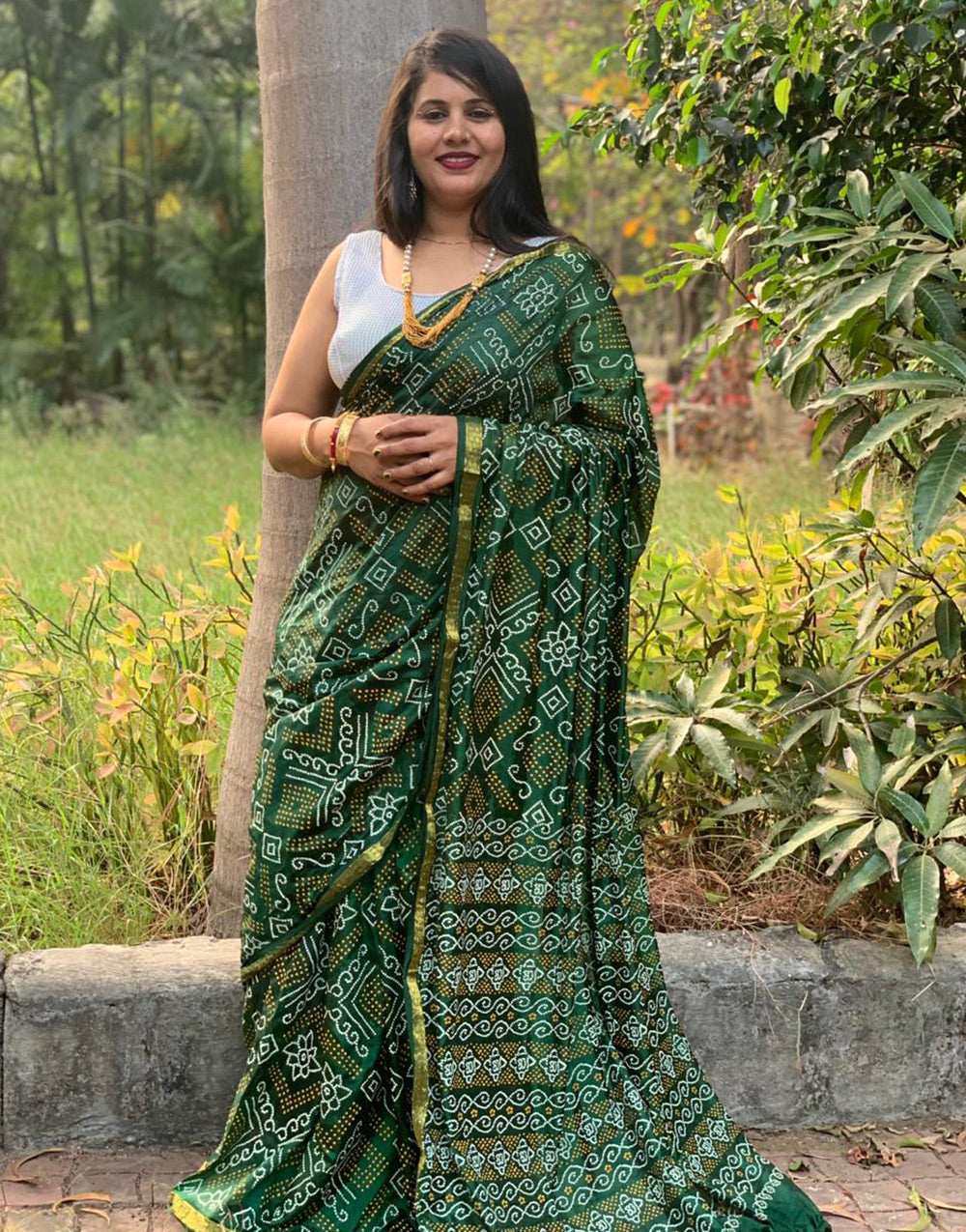 Green Hand Bnadhej Bandhani Saree