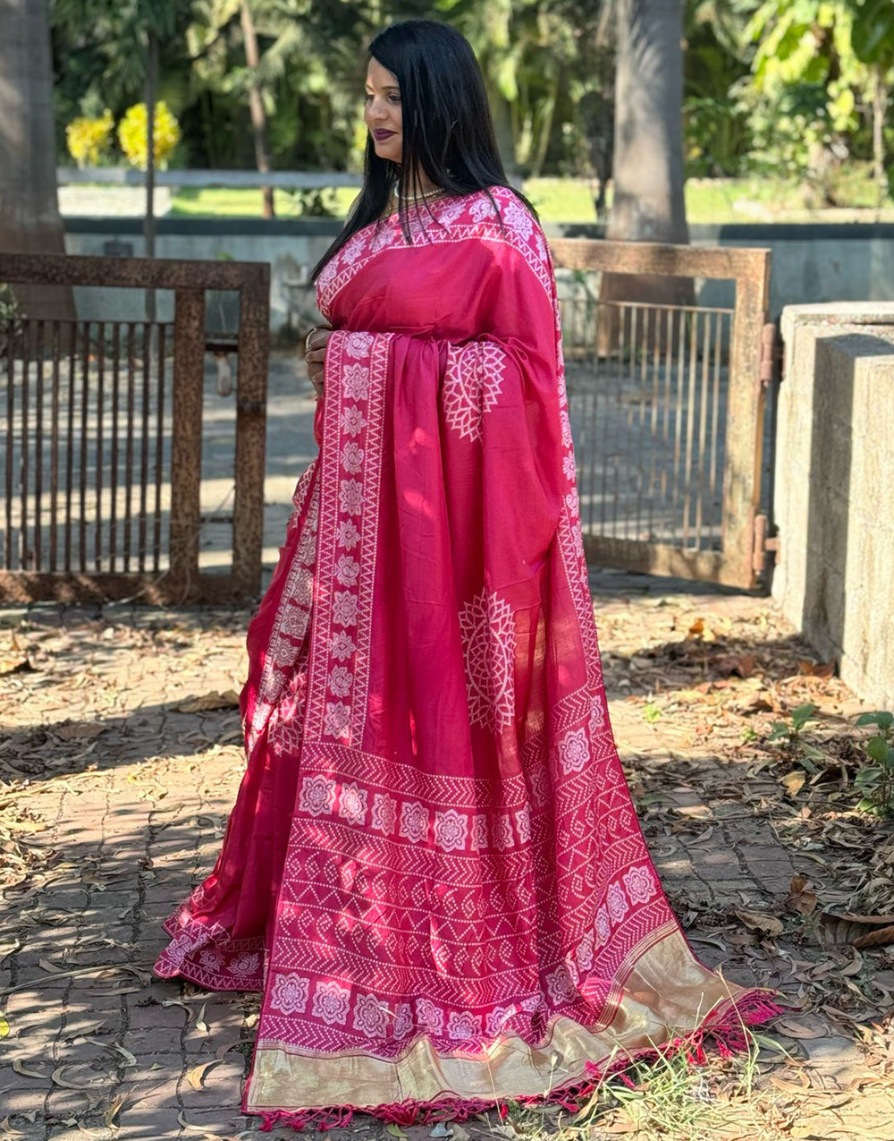 Barbie Pink Magenta Dola Silk Printed Saree With Weaving Border