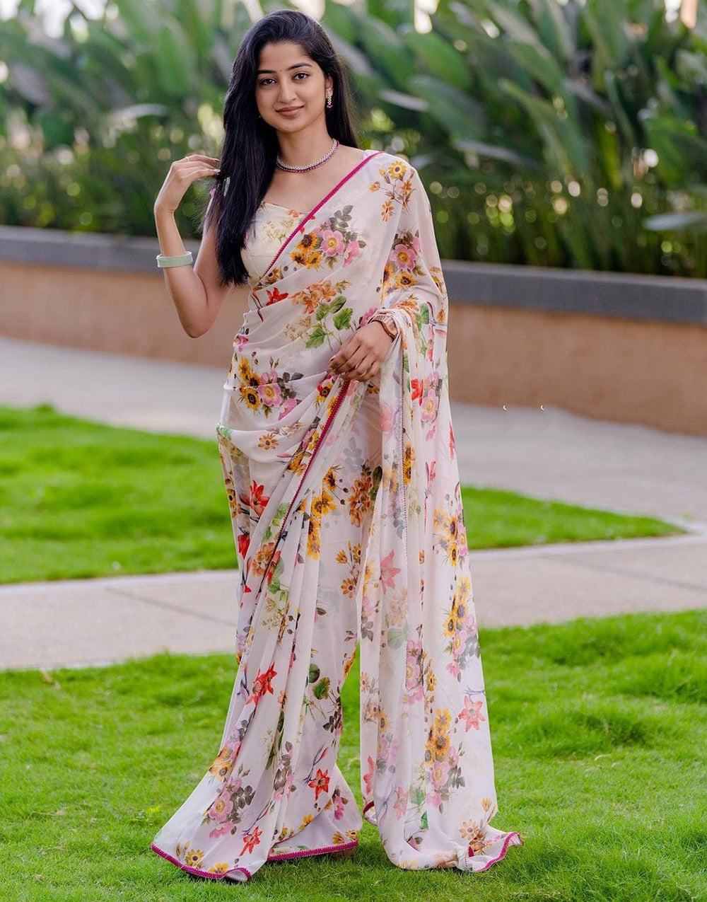 Off White Soft Georgette Saree With Digital Flower Printed Work