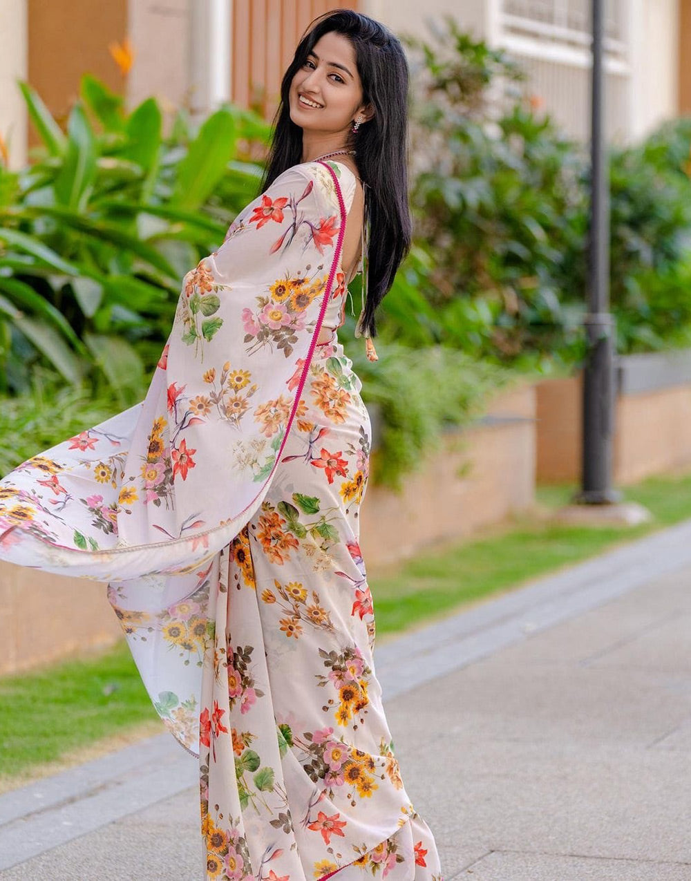 Off White Soft Georgette Saree With Digital Flower Printed Work