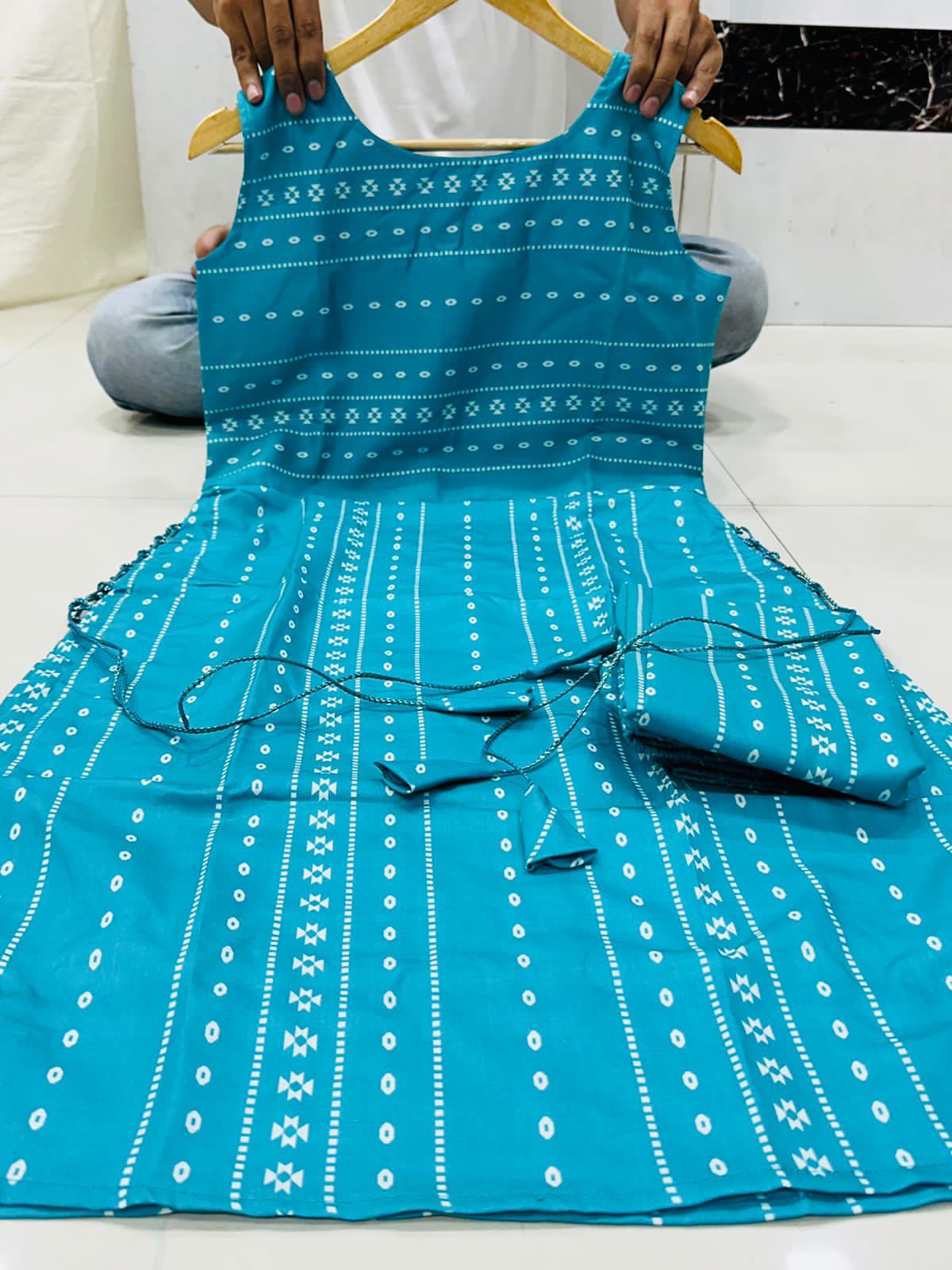 Beautiful Designer Cotton Sleev Less Kurti Pent Set