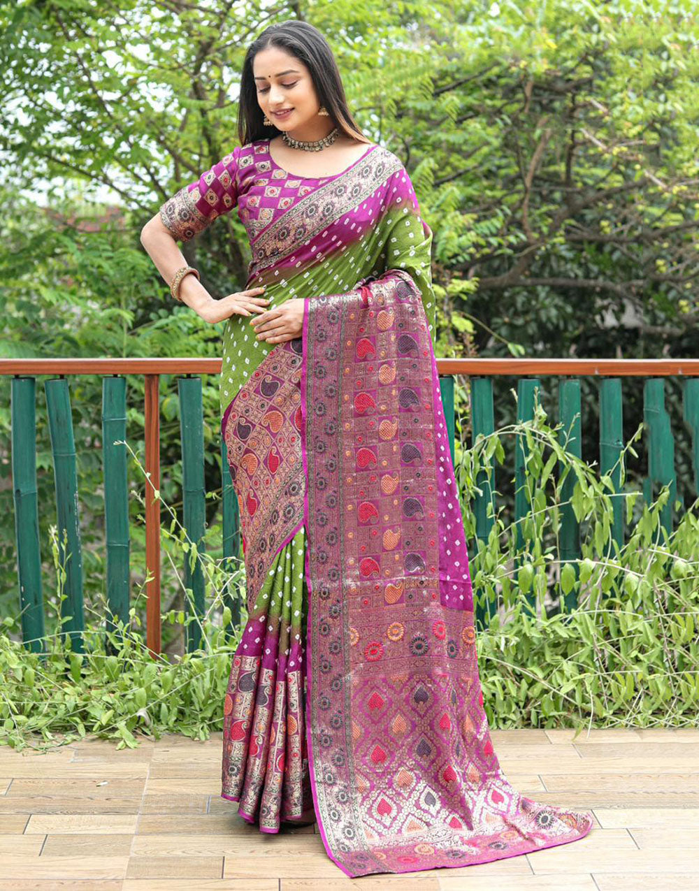 Green & Magenta Bandhani Saree With Zari Weaving Work