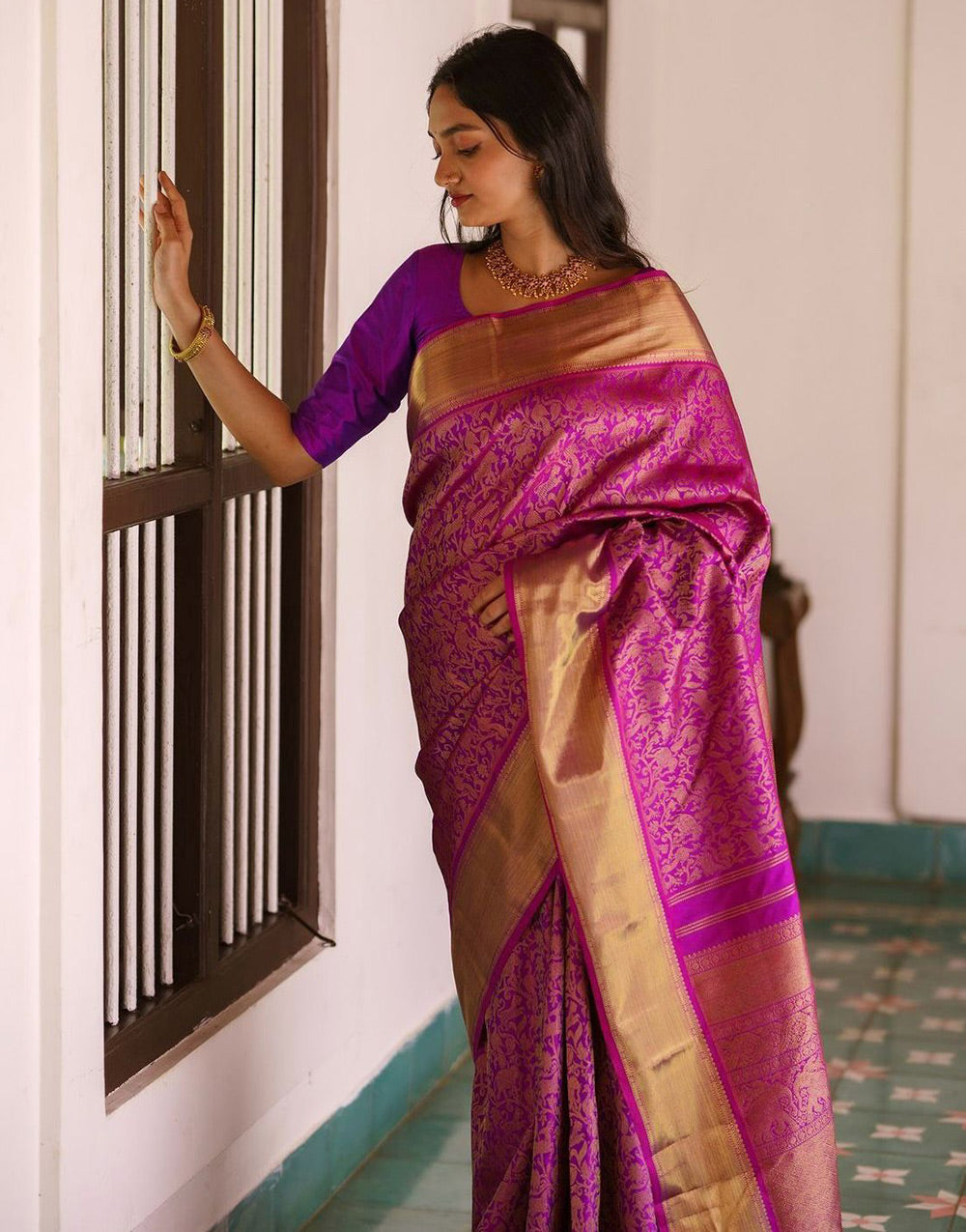 Dark Magenta Banarasi Silk Saree With Gold Zari Weaving Work