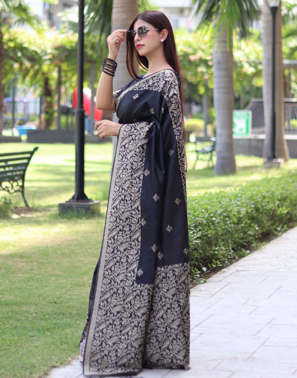 Black Handloom Raw Silk Saree With Weaving Butties Work