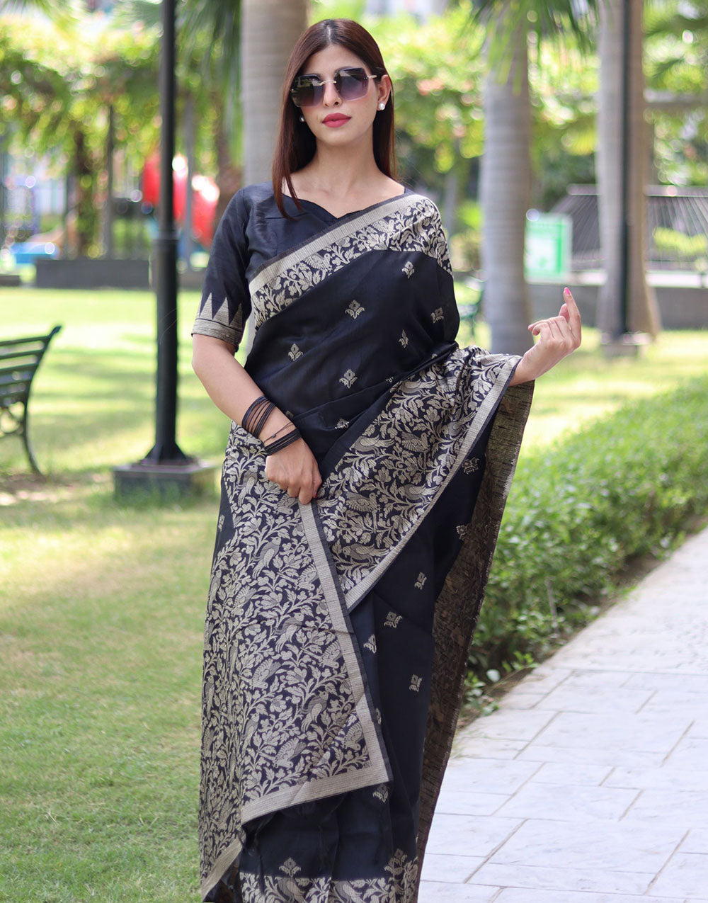 Black Handloom Raw Silk Saree With Weaving Butties Work