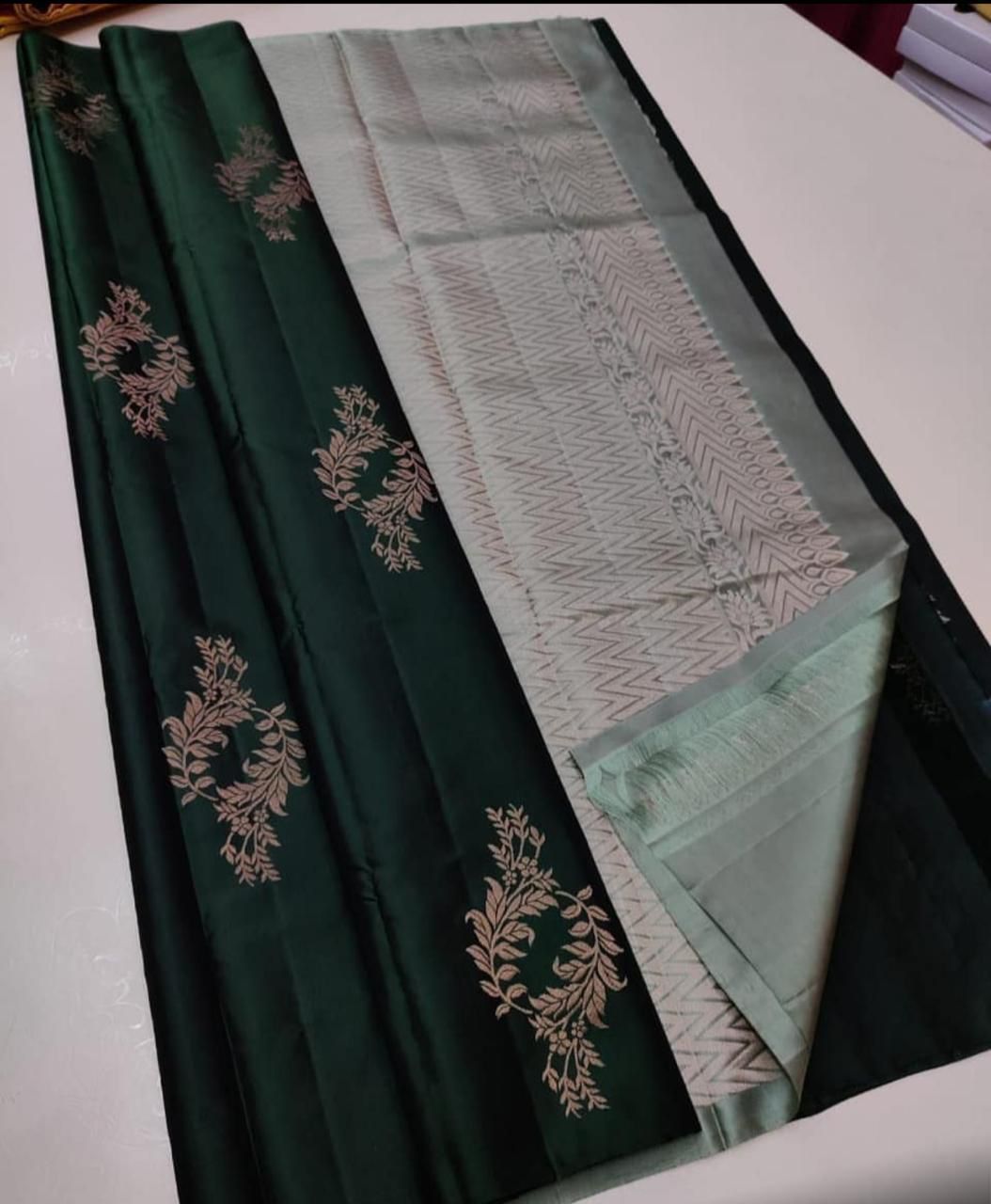 Adoring Dark Green Soft Silk Saree With Flameboyant Blouse Piece