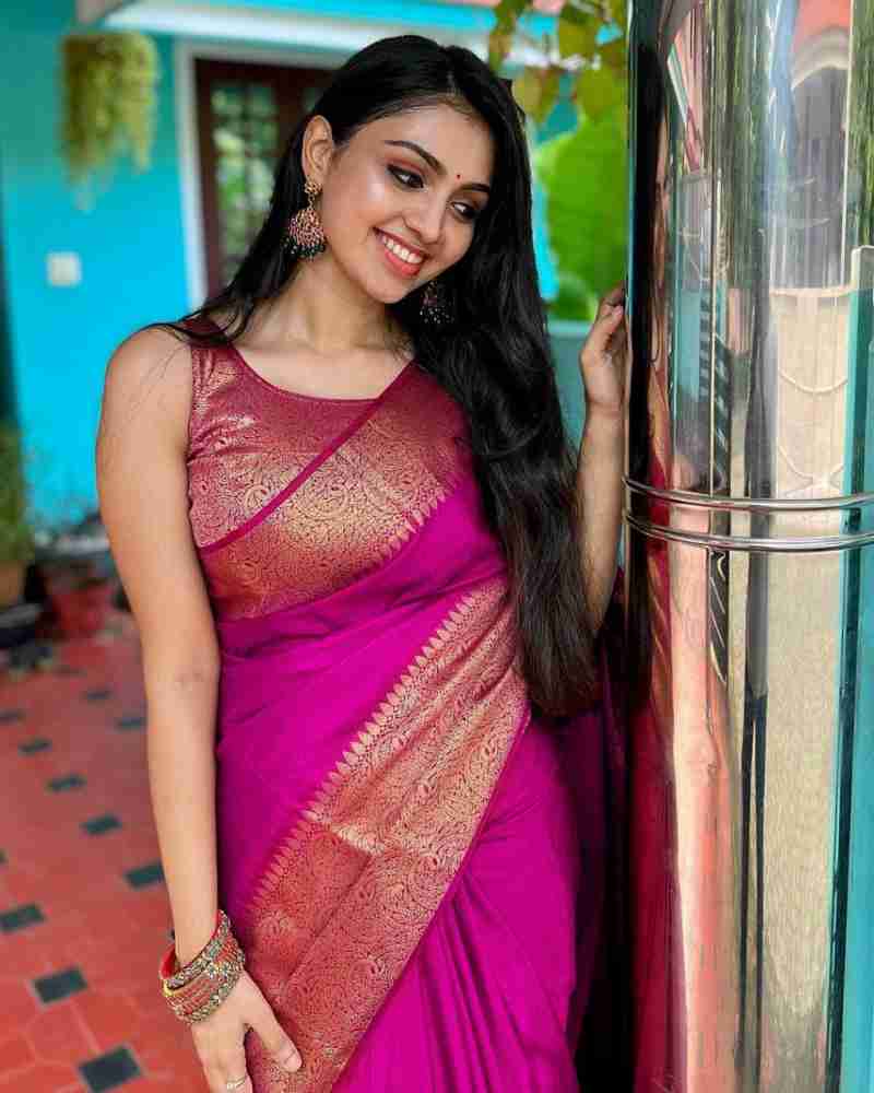 Adorning Dark Pink Soft Silk Saree With Hypnotic Blouse Piece