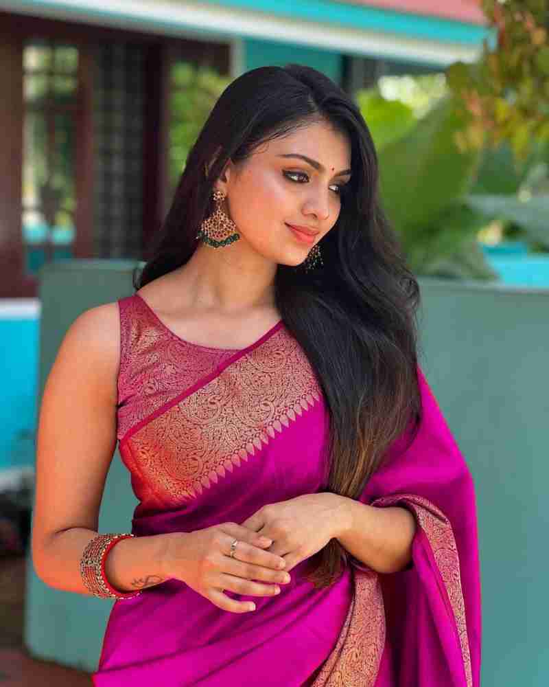 Adorning Dark Pink Soft Silk Saree With Hypnotic Blouse Piece