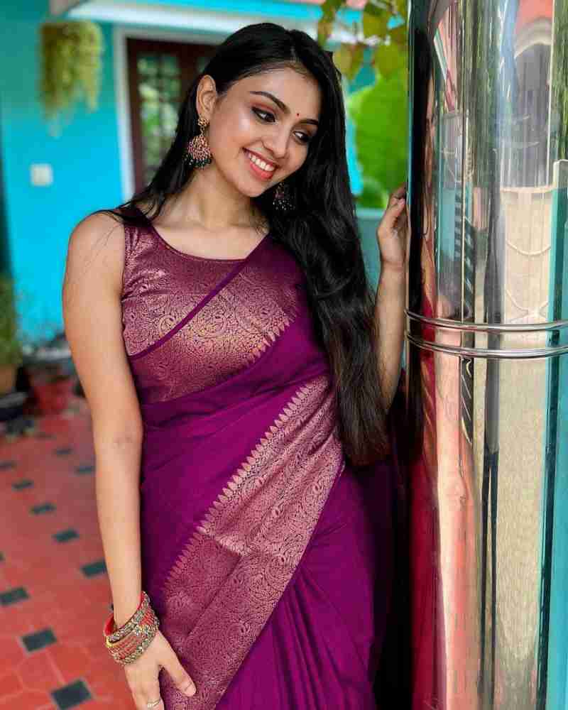 Adorning Purple Soft Silk Saree With Gratifying Blouse Piece