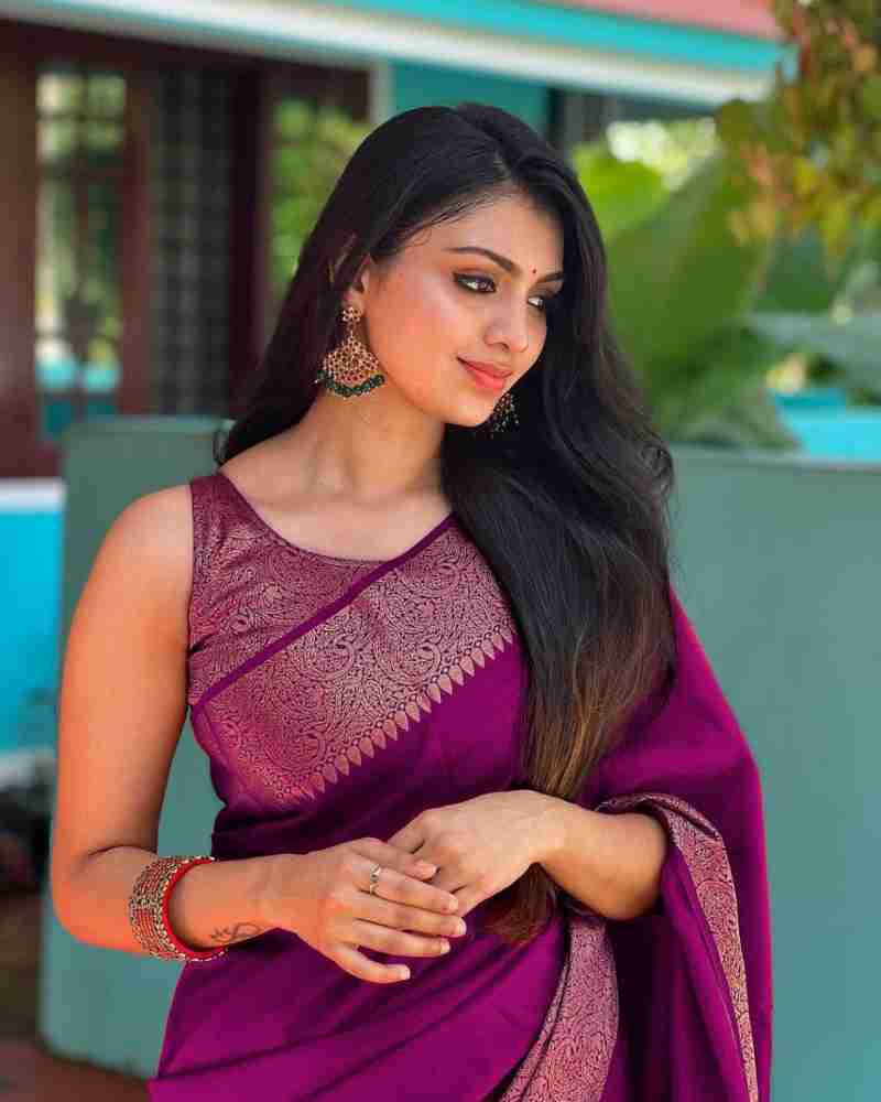 Adorning Purple Soft Silk Saree With Gratifying Blouse Piece