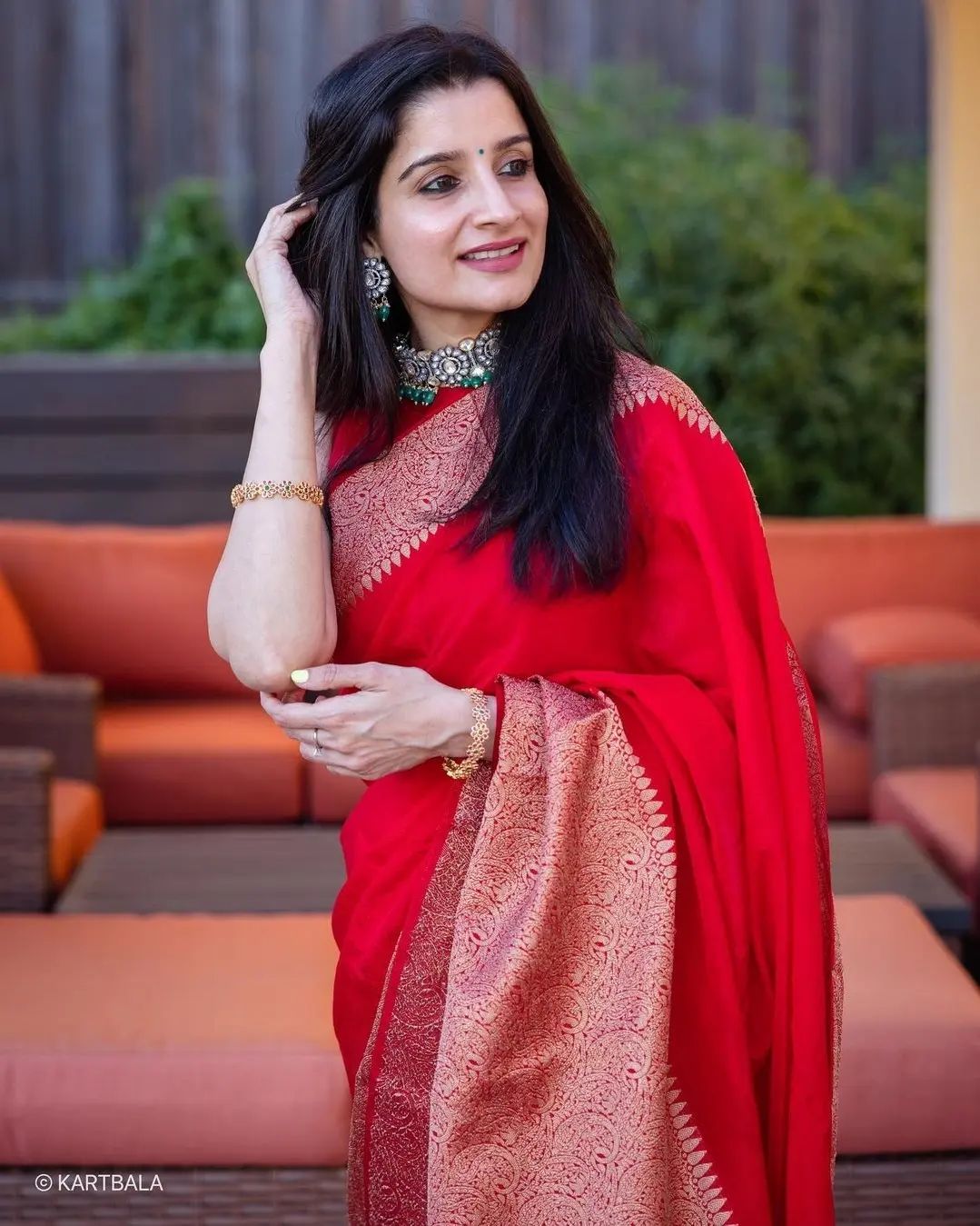 Adorning Red Soft Silk Saree With Unequalled Blouse Piece