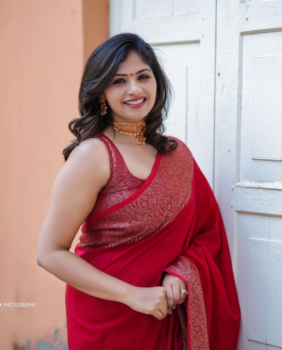 Adorning Red Soft Silk Saree With Unequalled Blouse Piece