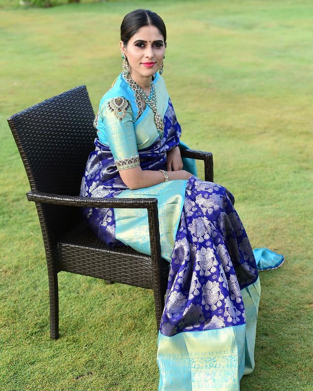 Extraordinary Blue Soft Banarsi Silk Saree With Glorious Blouse Piece