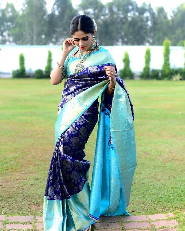 Extraordinary Blue Soft Banarsi Silk Saree With Glorious Blouse Piece