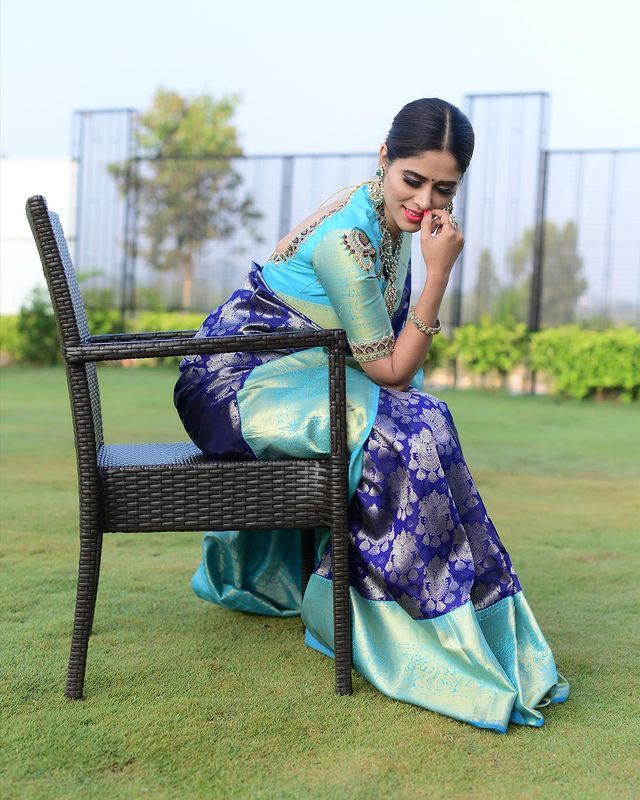 Extraordinary Blue Soft Banarsi Silk Saree With Glorious Blouse Piece